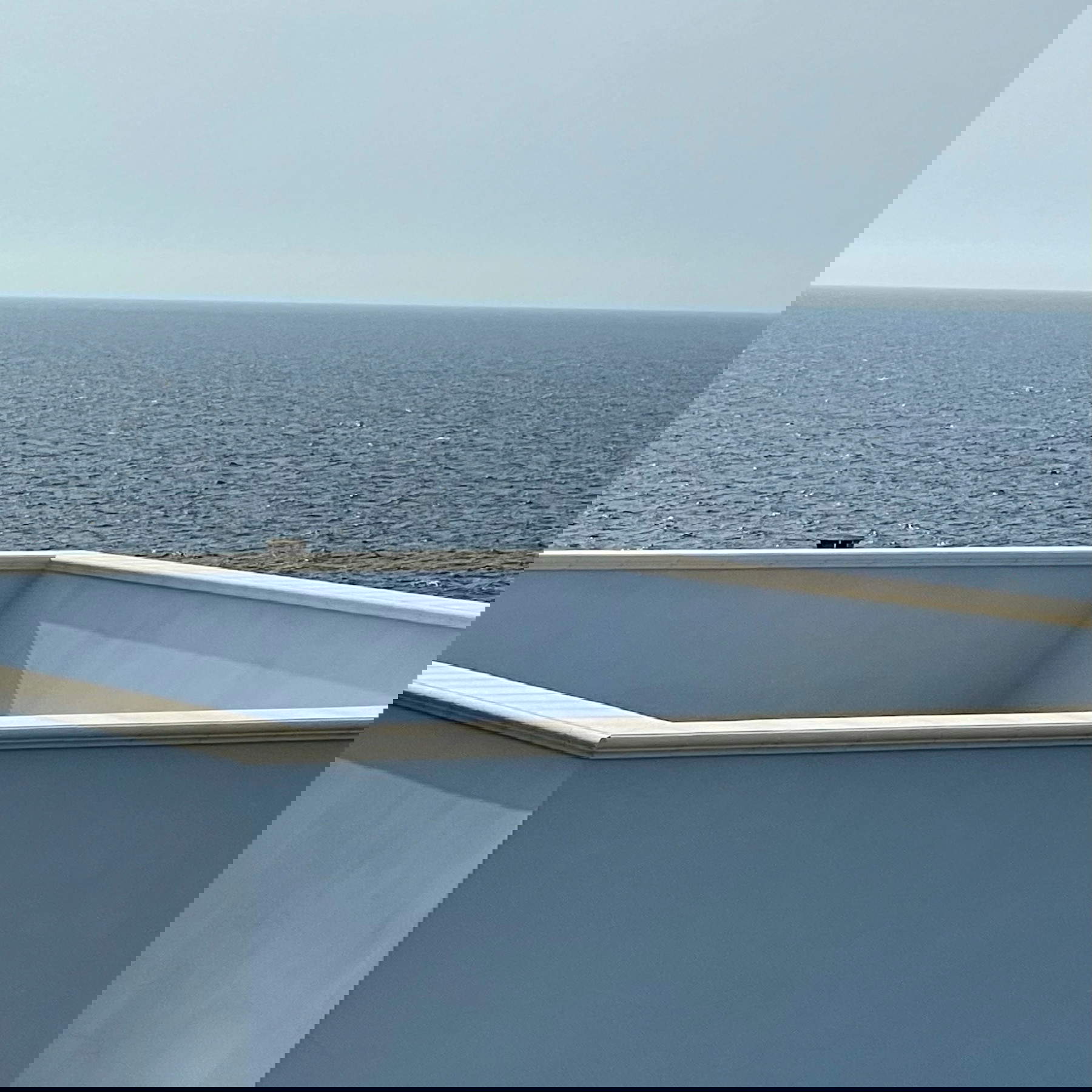 Lorenzo Urciullo, Wasted Days #34 (2022; Fine Art Inkjetdruck auf Hahnem&uuml;hle PhotoRag ultra smooth 100% Baumwollpapier, 305 gsm, 20x20 cm) Mit freundlicher Genehmigung des K&uuml;nstlers und der Galerie Patricia Armocida