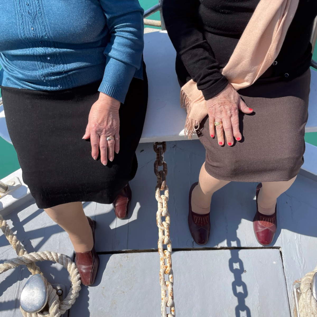 Lorenzo Urciullo, Teresa und Anna #37 (Fine Art Inkjet Druck auf Hahnem&uuml;hle PhotoRag ultra smooth 100% Baumwollpapier, 305 gsm, 20x20 cm) Mit freundlicher Genehmigung des K&uuml;nstlers und der Galerie Patricia Armocida