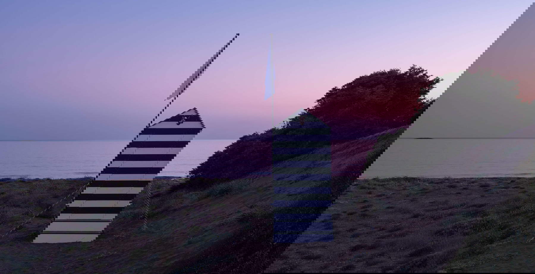 A metaphysical cabin on the sea. Luca Bertolo's talk for Hypermaremma.