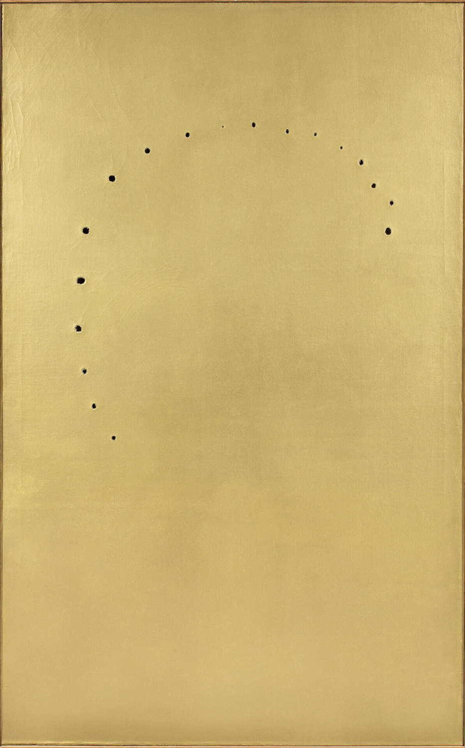 Lucio Fontana, Concept spatial (1962 ; huile et perforations sur toile, 212 x 132 cm) &copy; Fondation Lucio Fontana, Milan