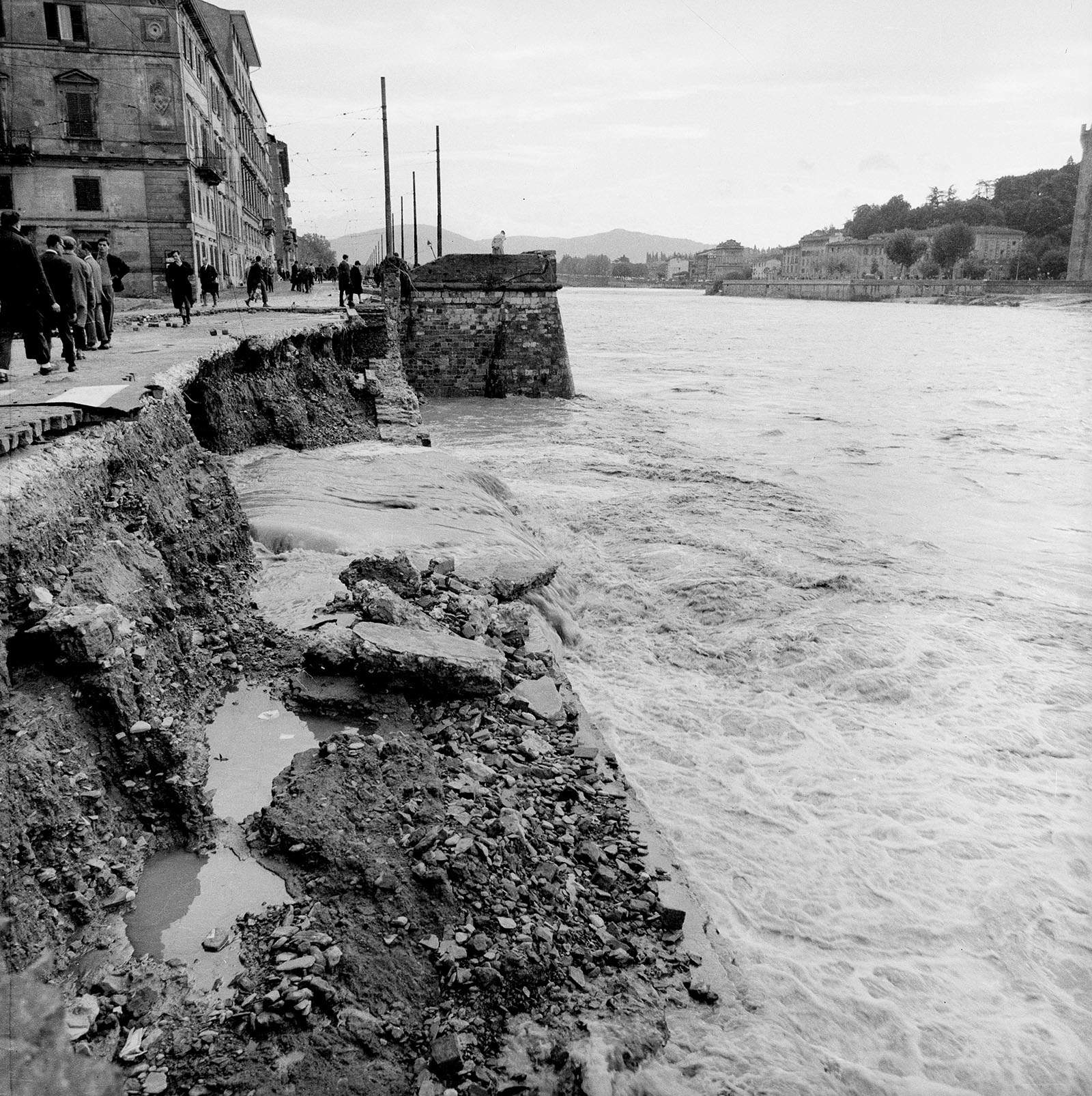 Lungarno della Zecca Vecchia, visto dalla Piazza del Cavalleggeri, Kunsthistorisches Institut in Florenz &ndash; Max-Planck-Institut. Fotografo: Ivo Bazzechi