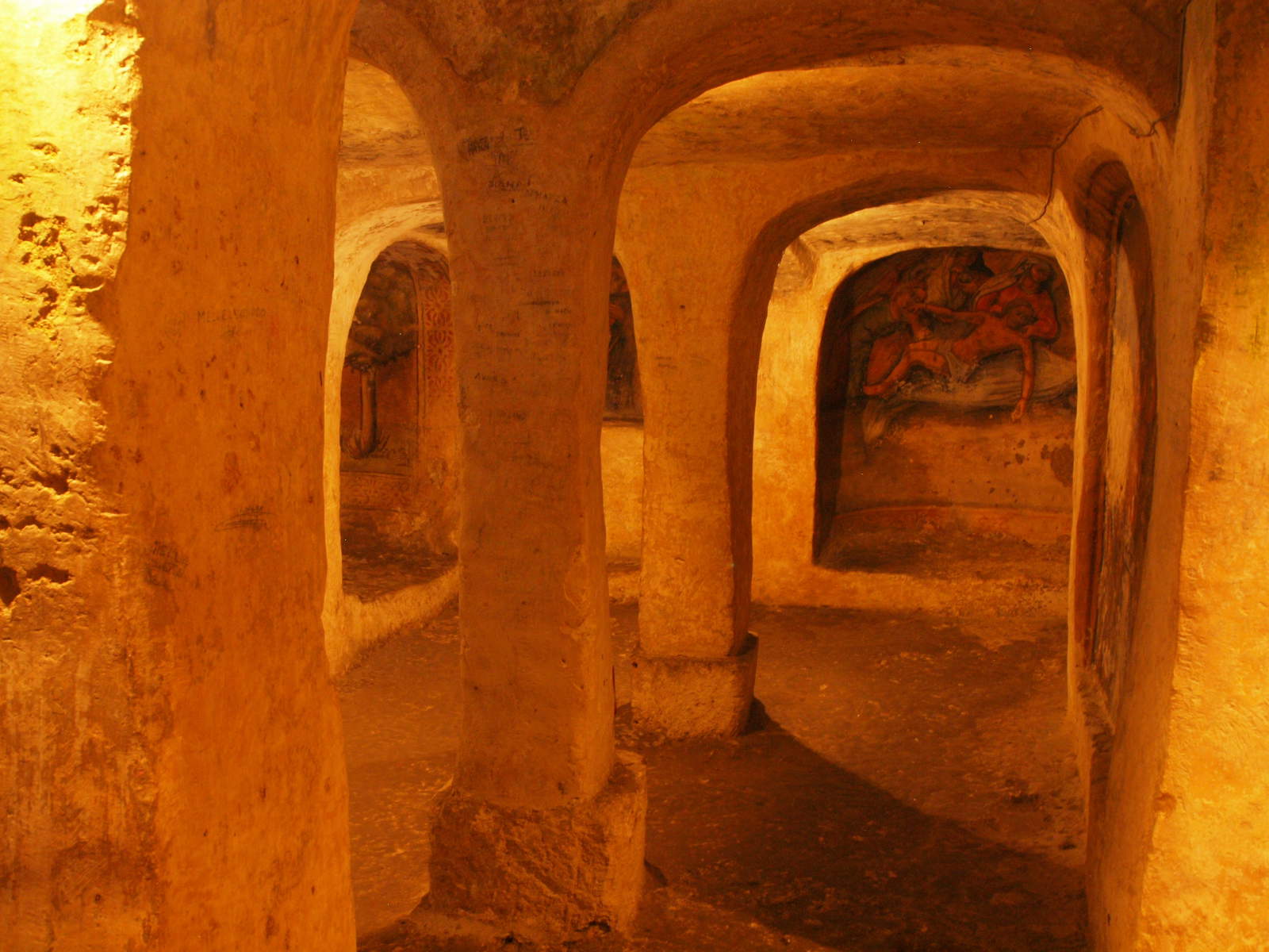 Cripta San Pietro Mandurino, lato orientale