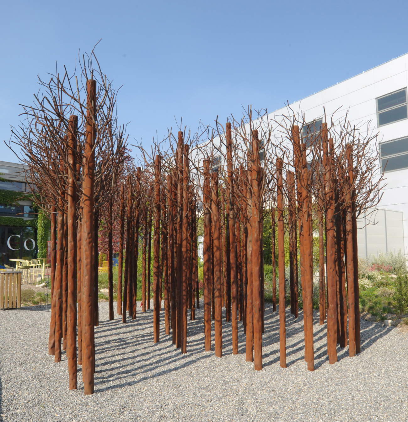 Maria Cristina Carlini, *Bosco* (2012, 19 elements, iron, 400 x 400 x 430 cm). &copy; Mimmo Capurso
