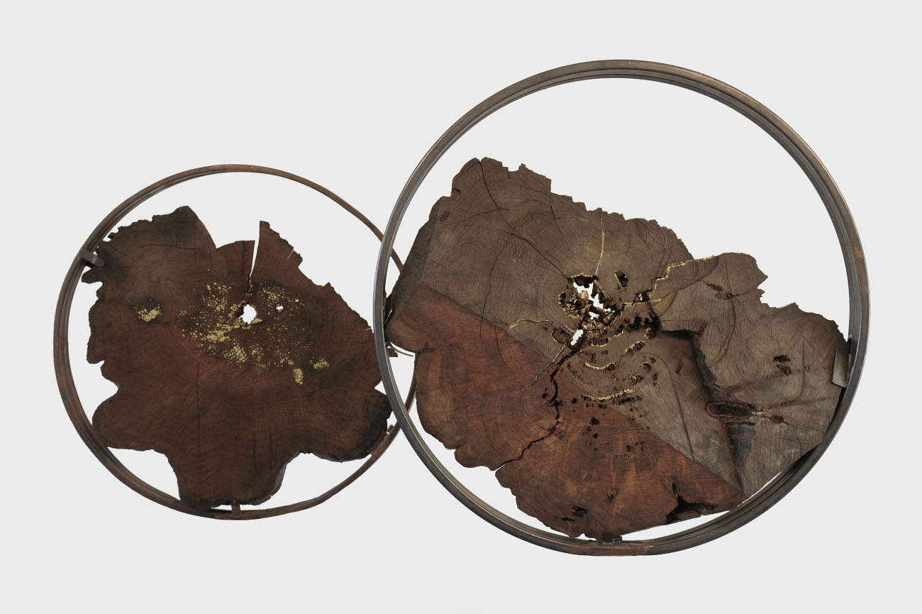Maria Cristina Carlini, Filemone and Bauci (2021; reclaimed wood, gold, iron, 2 pieces, 183 x 104 cm, base 71 cm, 204 x 125 cm, base 80 x 50 cm, detail. &copy; Mimmo Capurso
