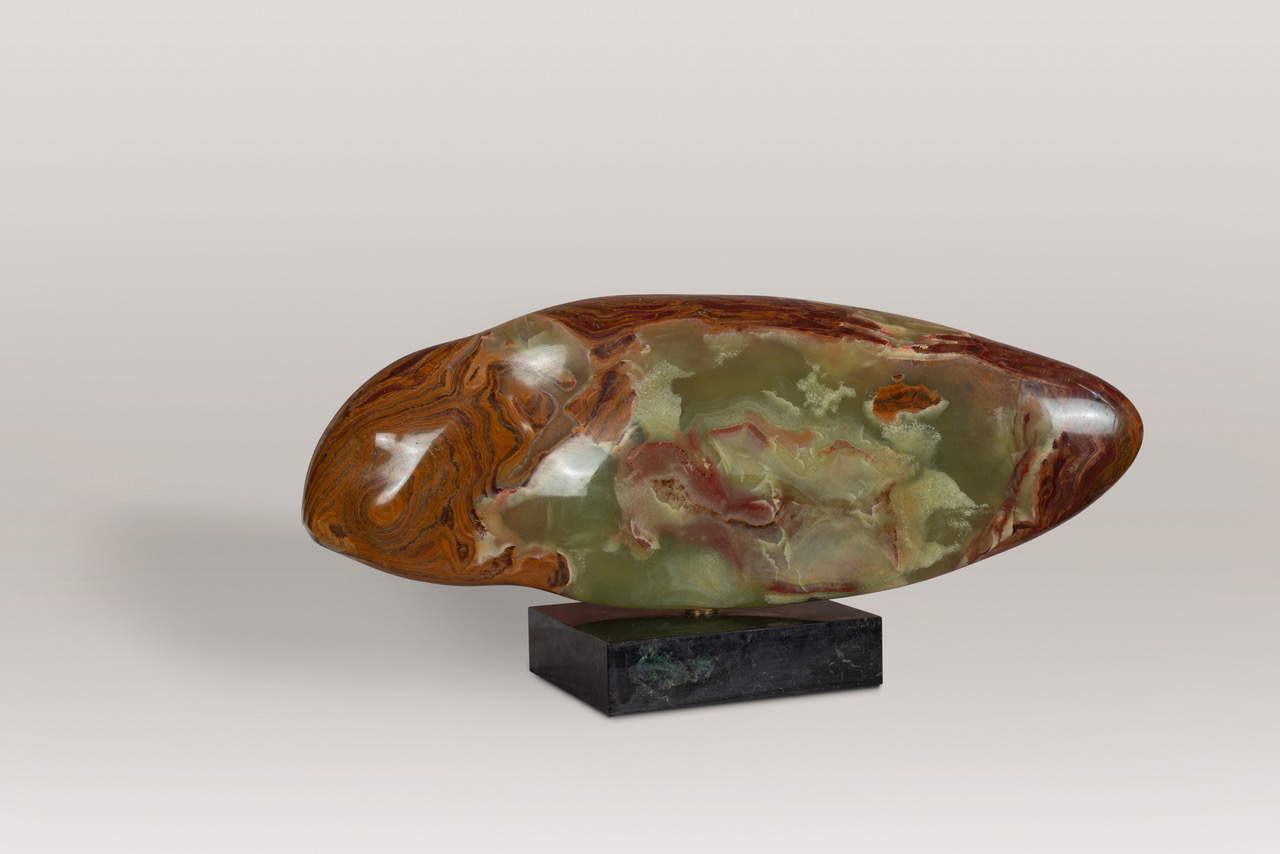 Maria Papa Rostkowska, Poisson (1985; green Persian onyx) Photo: Diane De Polignac