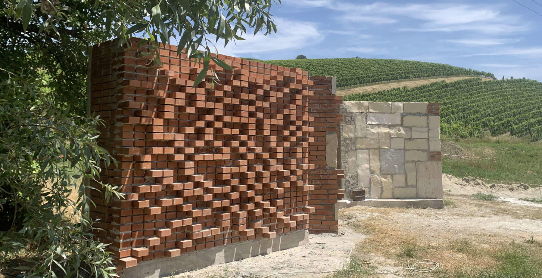 In den Langhe schafft Maria Thereza Alves ein neues öffentliches Kunstwerk zum zehnjährigen UNESCO-Jubiläum