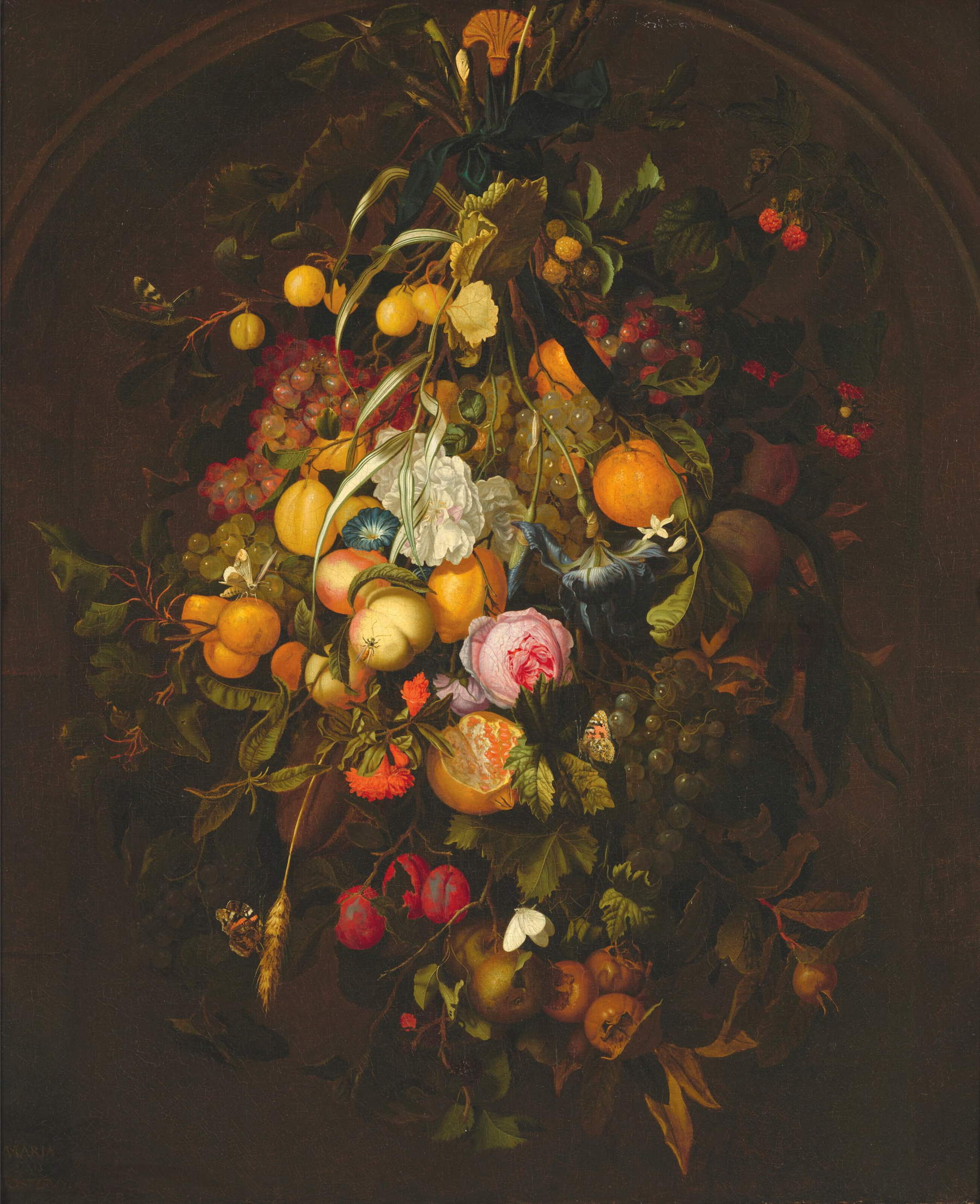 Maria van Oosterwijck, Naturaleza muerta con frutas, bayas y flores colgadas en un nicho (óleo sobre lienzo, 101,5 x 83 cm)