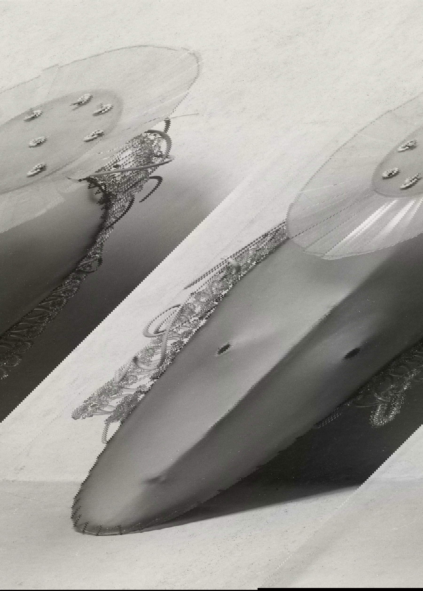 Marie Vassilieff, Maske von Marlene Dietrich, fotografiert von Pierre Delbo (1930; Fotografie, 15 x 11 cm; Paris, Sammlung Claude Bern&egrave;s). Mit freundlicher Genehmigung von Rouillac, Frankreich