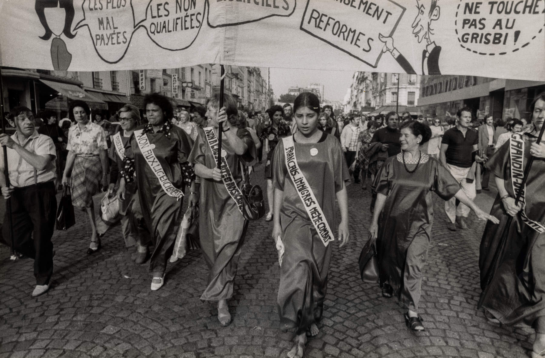 Mario Dondero, Manifestación por los derechos de los inmigrantes (1980; París). &copy; Archivo Mario Dondero