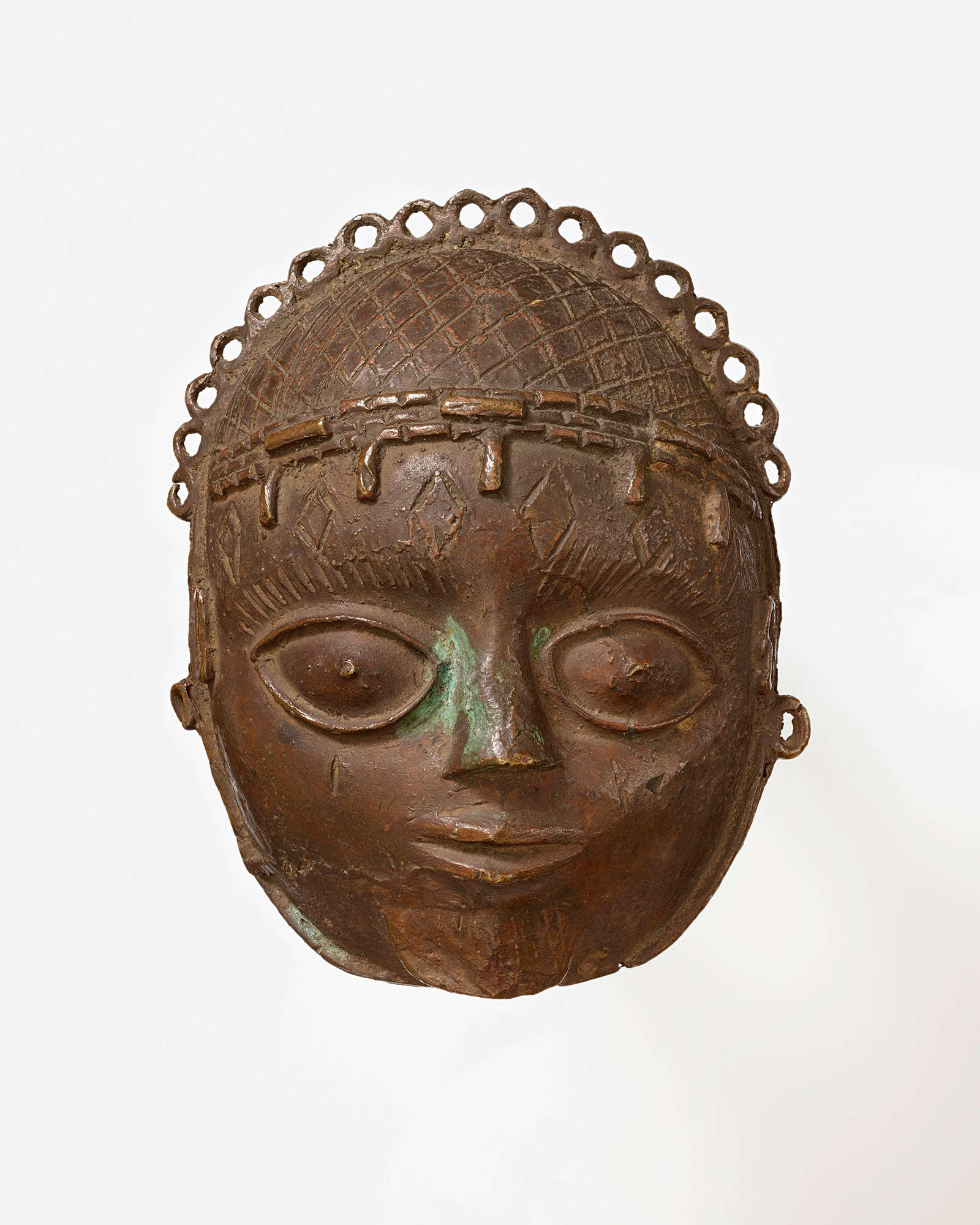 Gilde der Bronzegießer am Hof von Benin, Uhunmwu-Ekue-Maske (19. Jahrhundert; Messing)