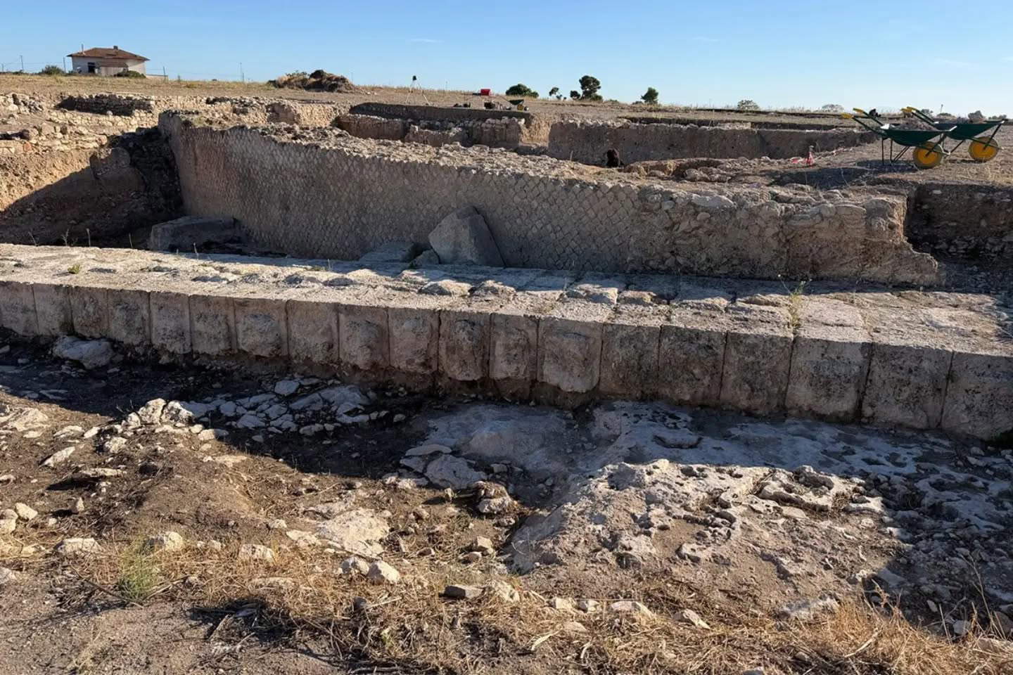 L'area della Masseria Garzia a Siponto, edificata sopra i resti dell'antico anfiteatro romano. Foto: Ministero della Cultura - Soprintendenza Archeologia, Belle Arti e Paesaggio BAT e Foggia