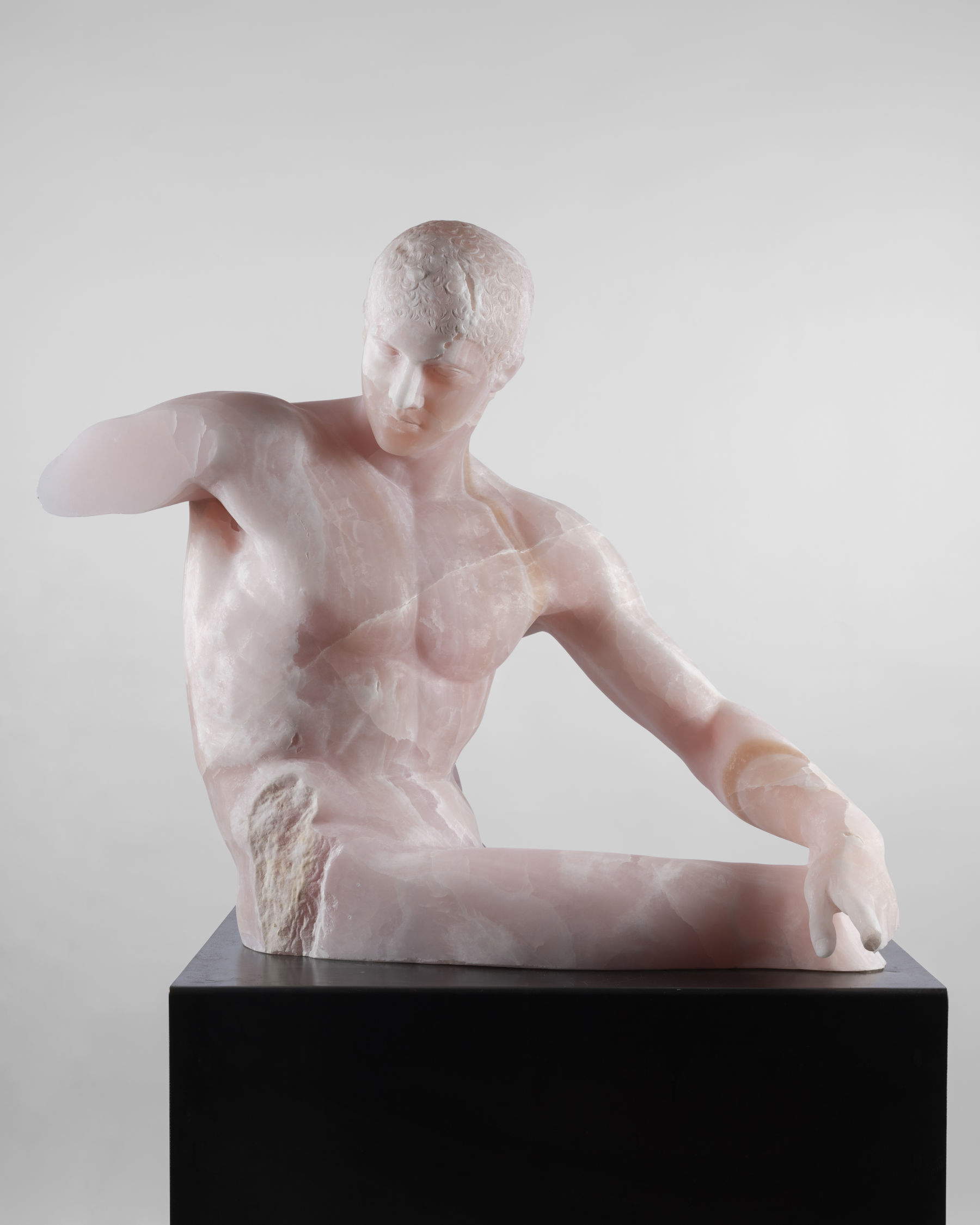 Massimiliano Pelletti, Lancellotti Disk (2024; pink onyx, 83x92x37 cm, ed. 1/1). Photo by Nicola Gnesi