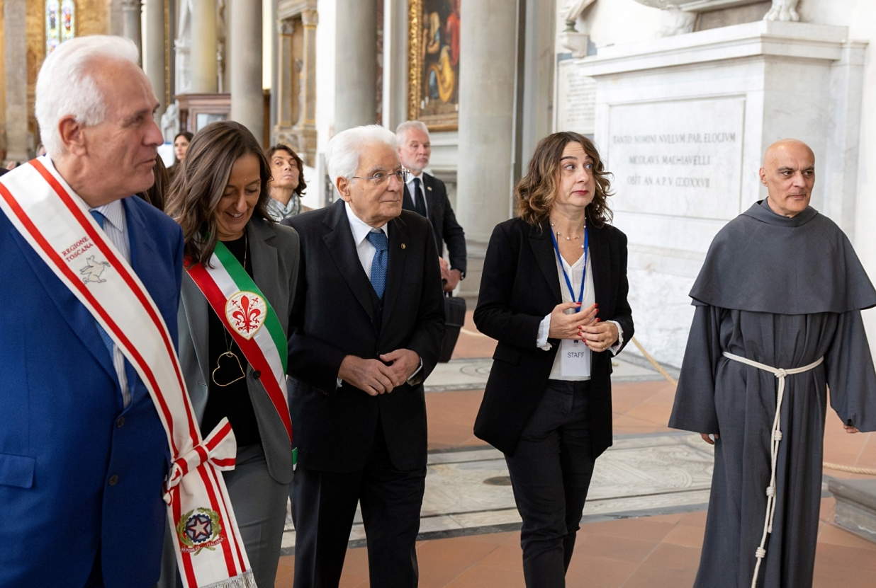 Il Presidente Sergio Mattarella in visita alla Basilica di Santa Croce a Firenze. Foto: Quirinale