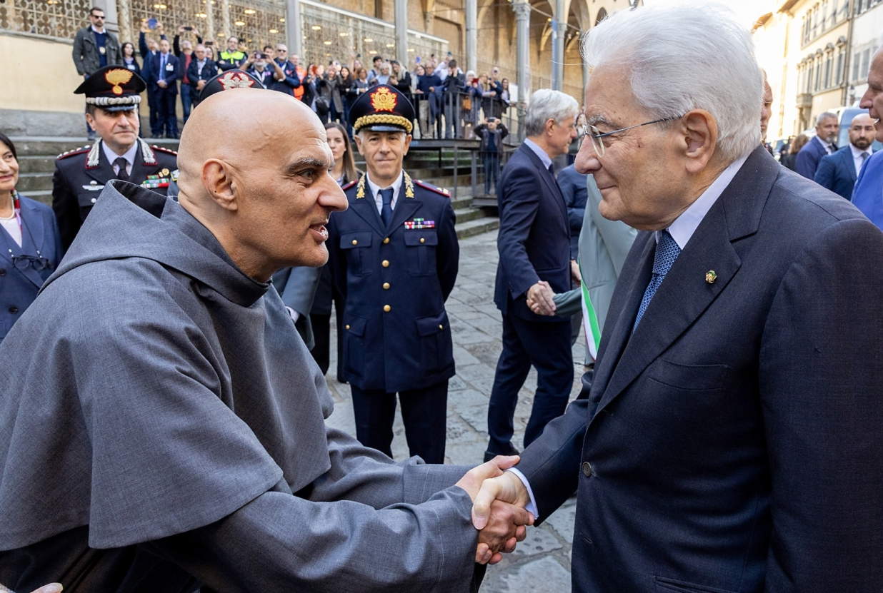 Il Presidente Sergio Mattarella in visita alla Basilica di Santa Croce a Firenze. Foto: Quirinale
