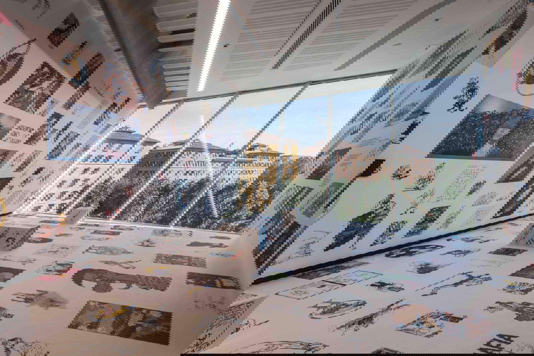 Montage de l'exposition Andrea Pazienza. On ne meurt pas toujours au MAXXI à Rome. Avec l'aimable autorisation de la Fondazione MAXX. Photos : &copy;Giorgio et Giulia Benni