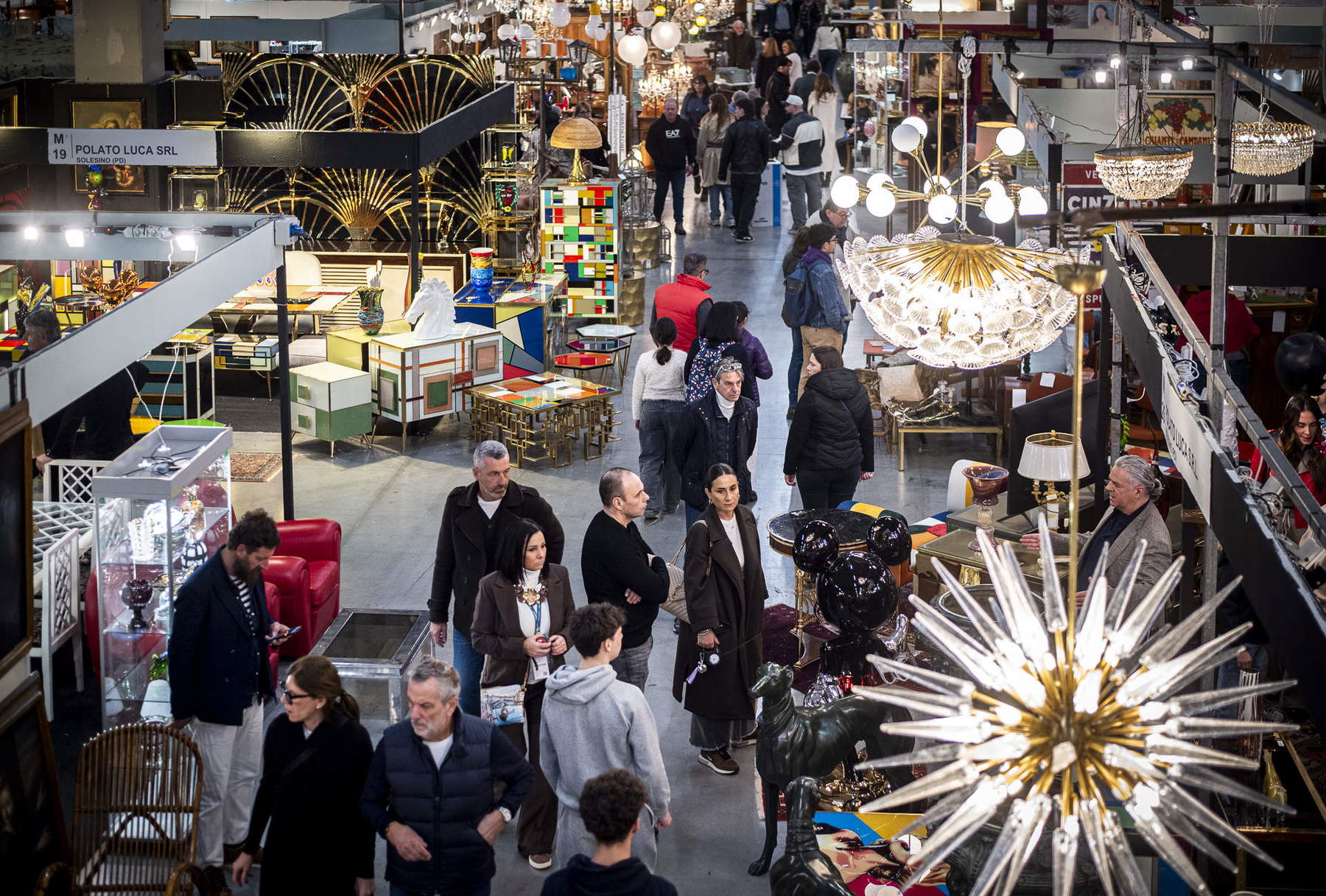 Mercanteinfiera, view of the aisles
