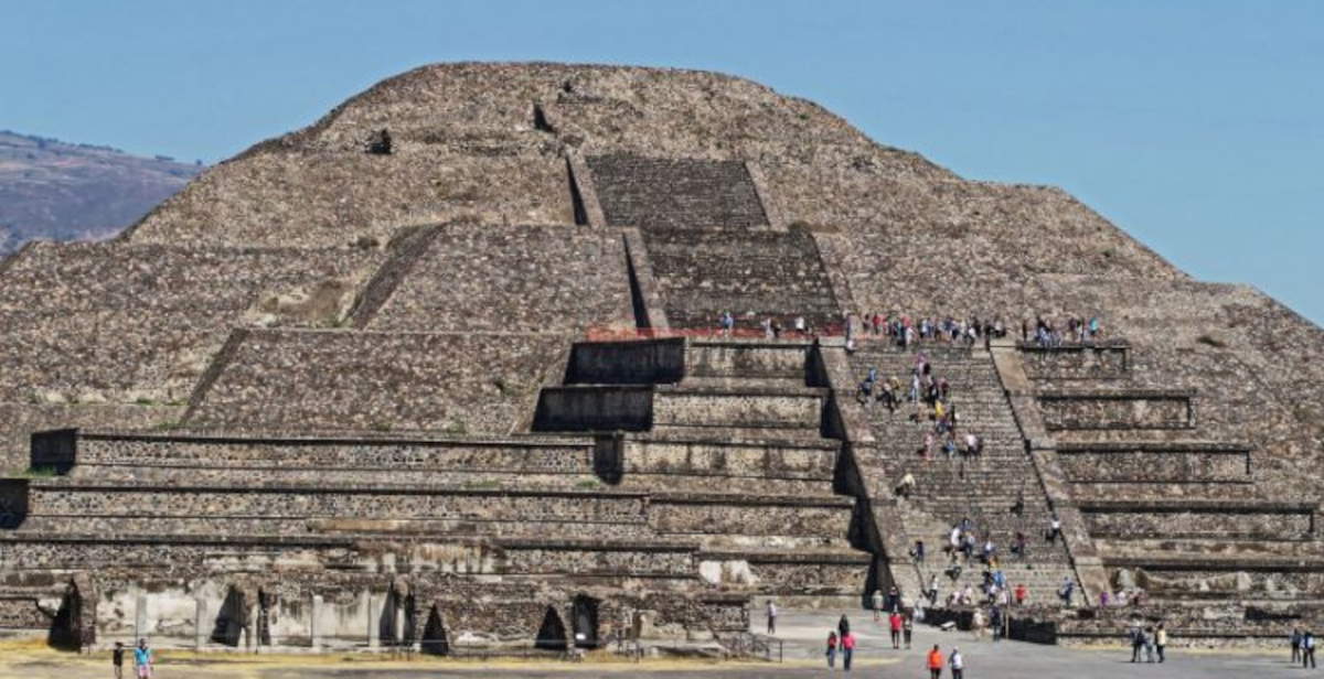 Mexico, shooting by Teotihuacán's Pyramid of the Moon: tourist dead, 13 injured