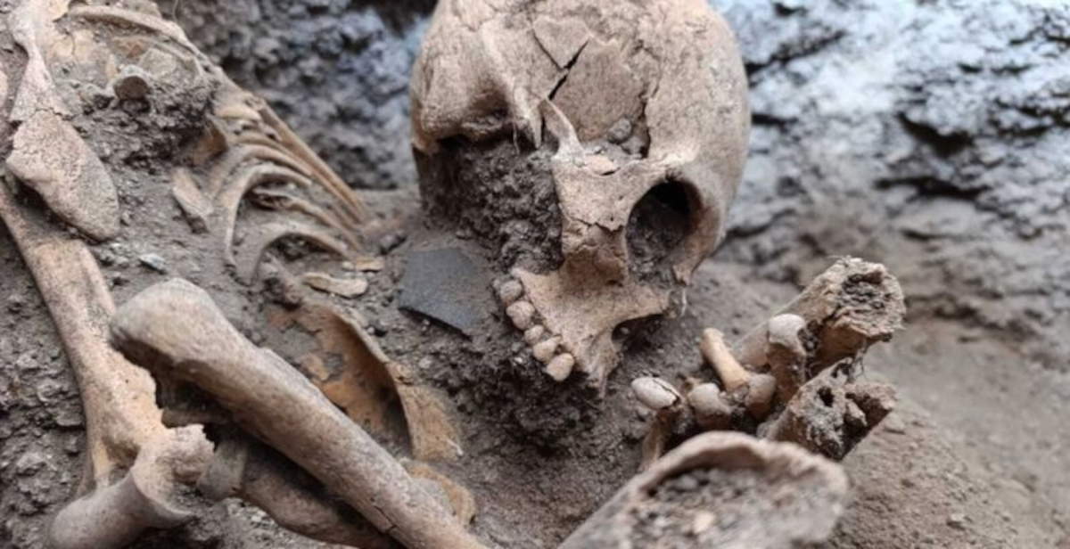 Mexiko, Gräber von Teotihuacan mit Dutzenden von Bestattungen und Grabbeigaben gefunden