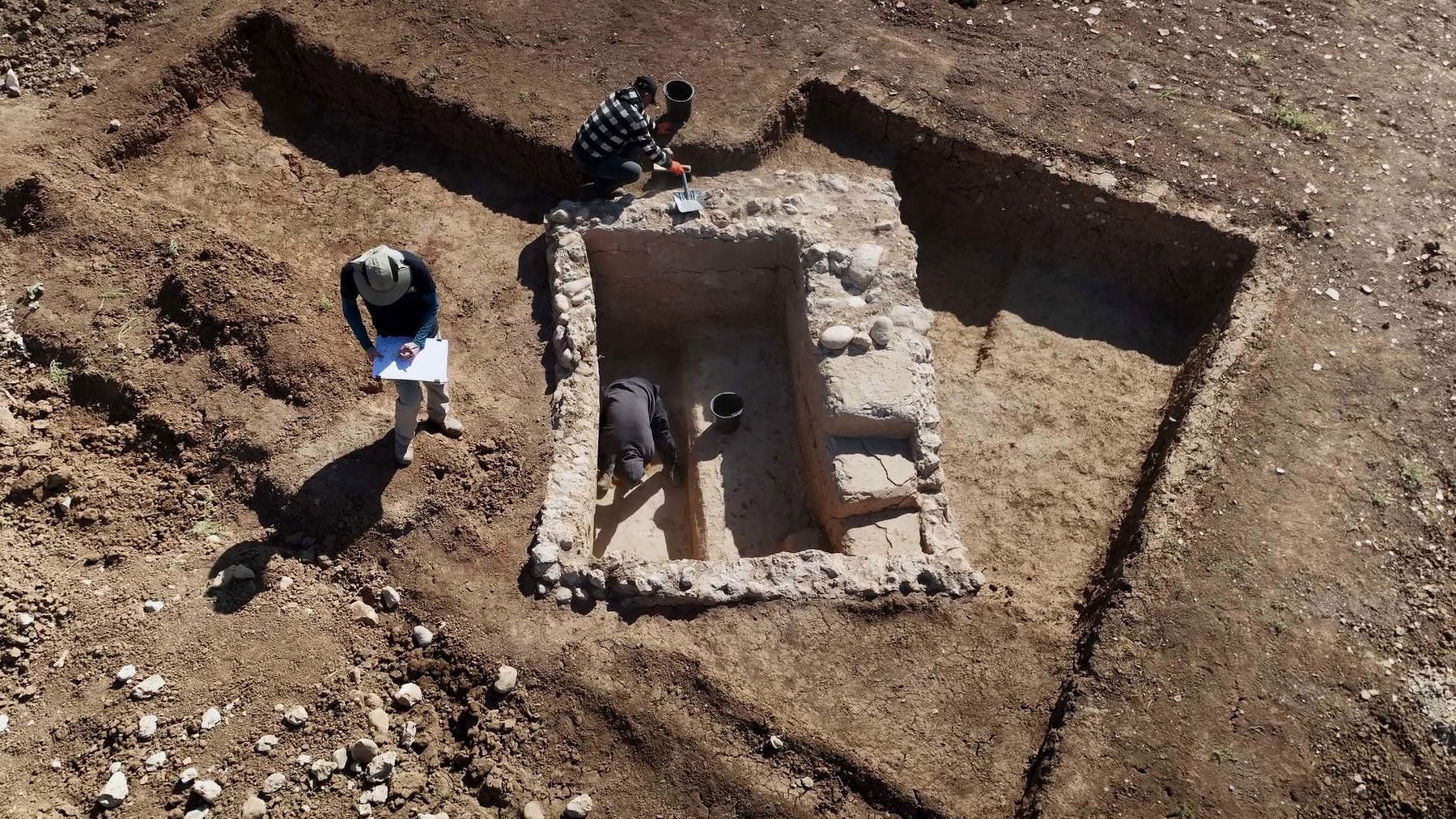 Le bain de purification tel qu’il a été découvert sur place. Photo : Emil Aladjem, Autorité israélienne des biens culturels
