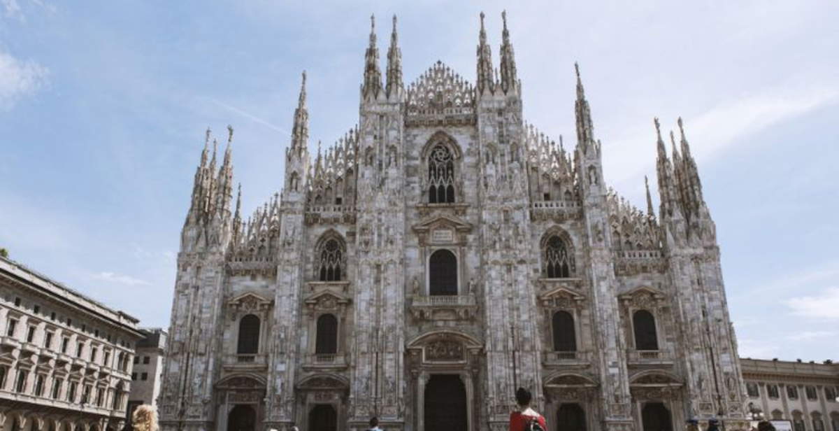 Working in the art world: open positions and deals of the week