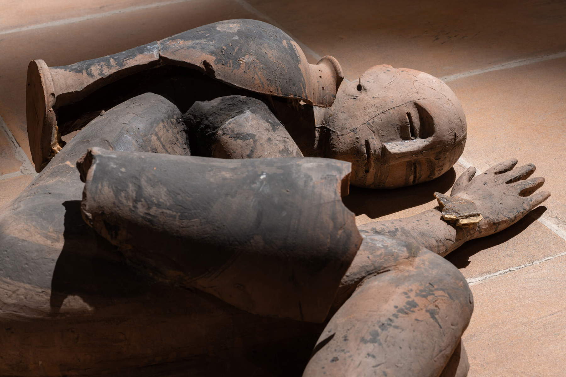 Mimmo Paladino, Sleepers. Photo: Lorenzo Palmieri