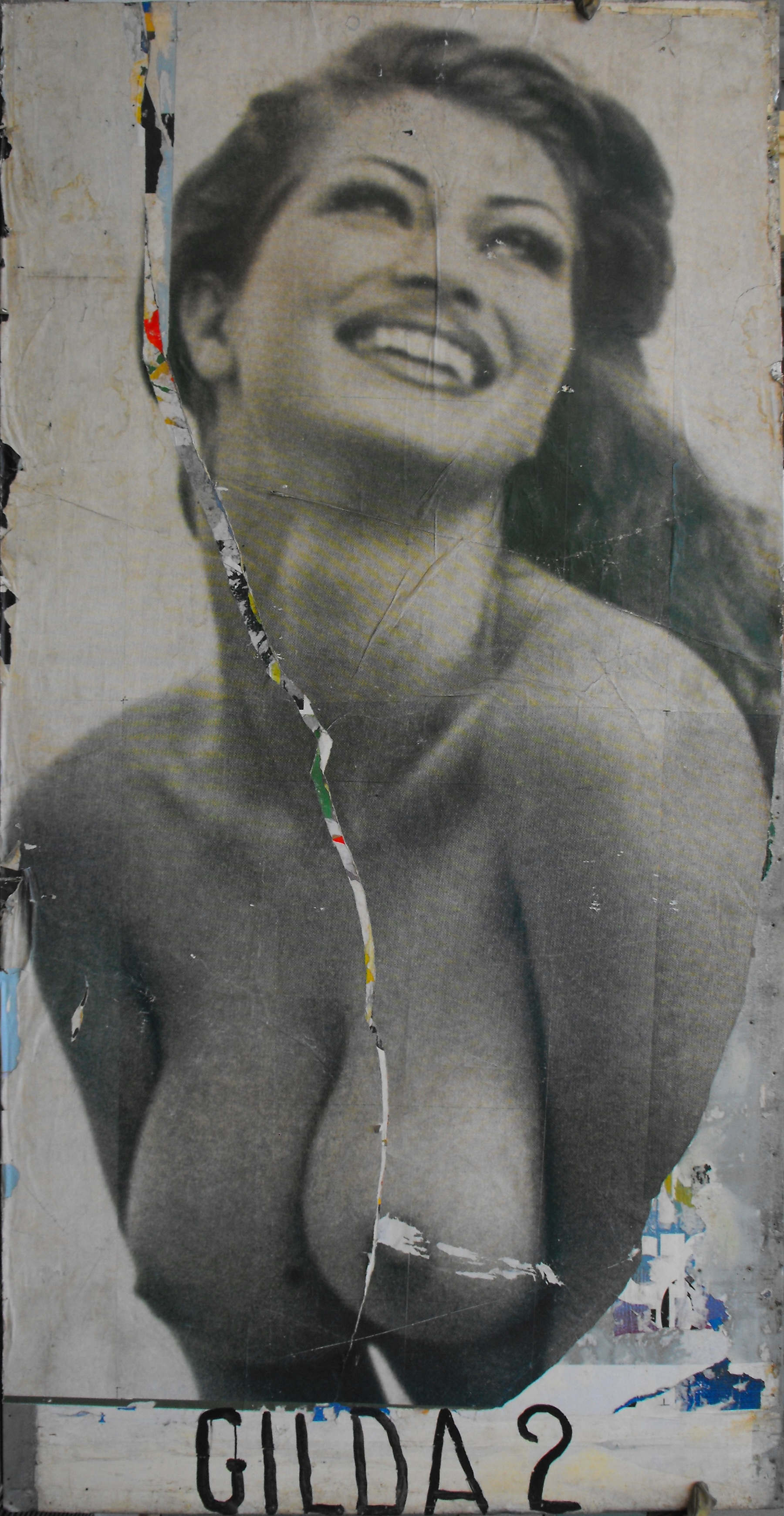 米莫·罗泰拉，《吉尔达 2》（年代不详；金属板上的浮雕，300×150 厘米；米莫·罗泰拉基金会）