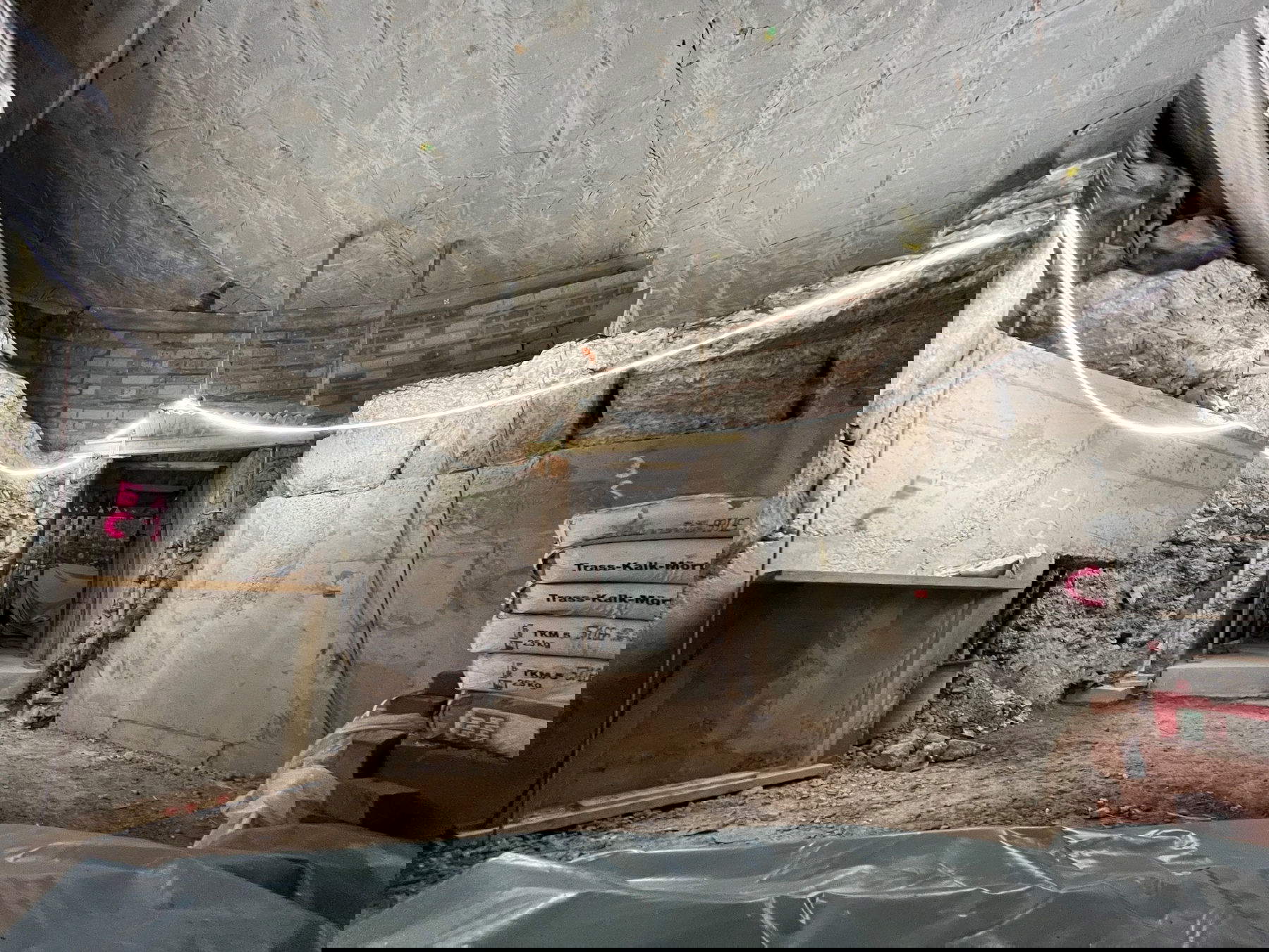 Ausgrabung in der Apsis der römischen Basilika &copy; Stadt Köln/Germanisch-Römisches Museum, Michael Wiehen