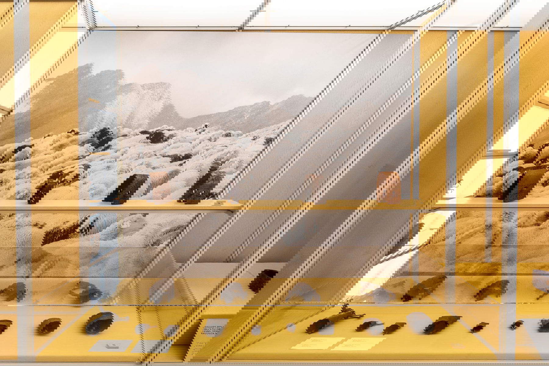 Aufbau der Ausstellung Le fiabe sono vere... Storia popolare italiana im Museum der Zivilisationen in Rom. Foto von Alberto Novelli. Auf Konzession von MUCIV-Museum der Zivilisationen