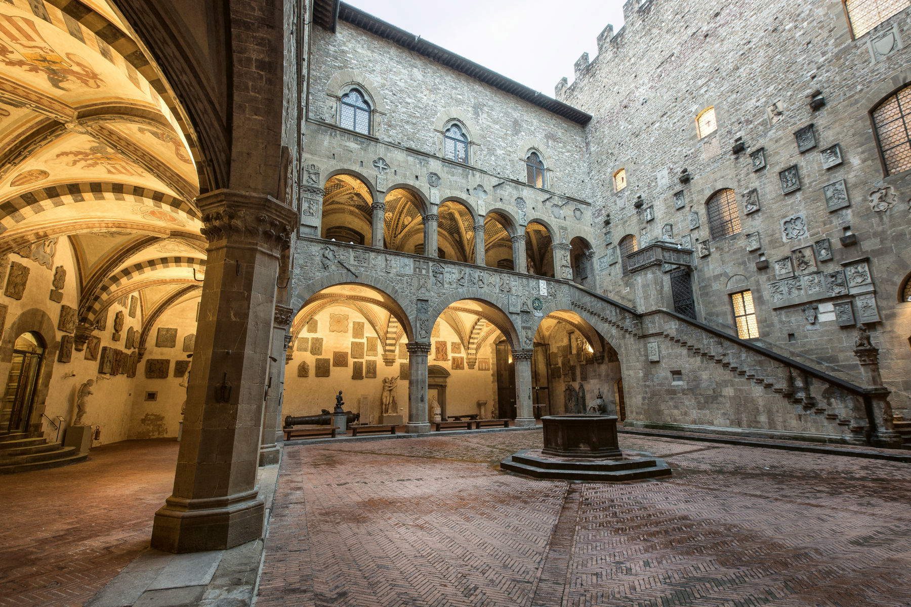 Museo Nazionale del Bargello, cortile. Su concessione della&nbsp;Galleria dell&rsquo;Accademia di Firenze e&nbsp;Musei del Bargello