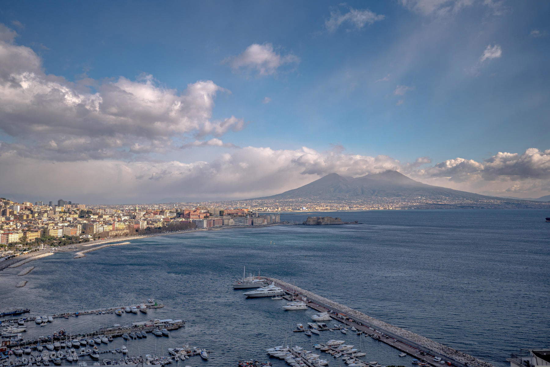 Golf von Neapel. Foto: Jorjoson
