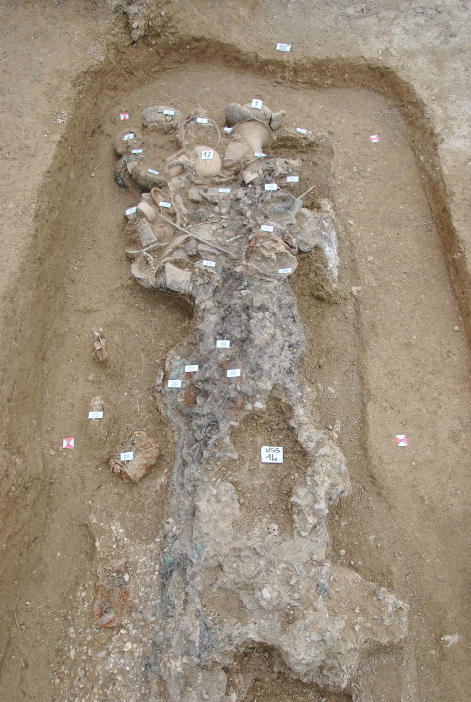 A woman's tomb currently being excavated. Photo: Office of Communication, Promotion, and Information, ABAP AN PU Superintendency