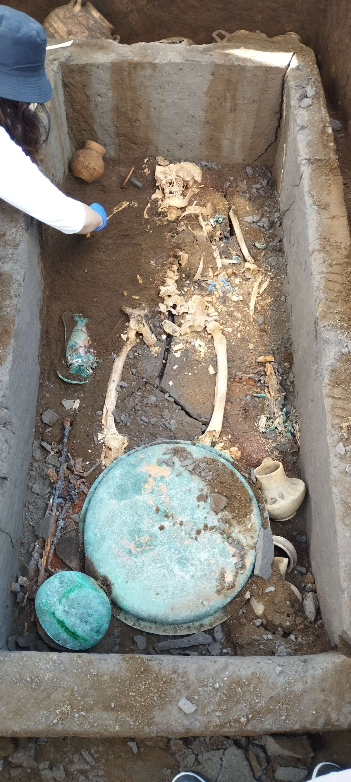 Die Nekropole in der Via dei Pastai und ihre Funde. Foto: Soprintendenza ABAP Napoli