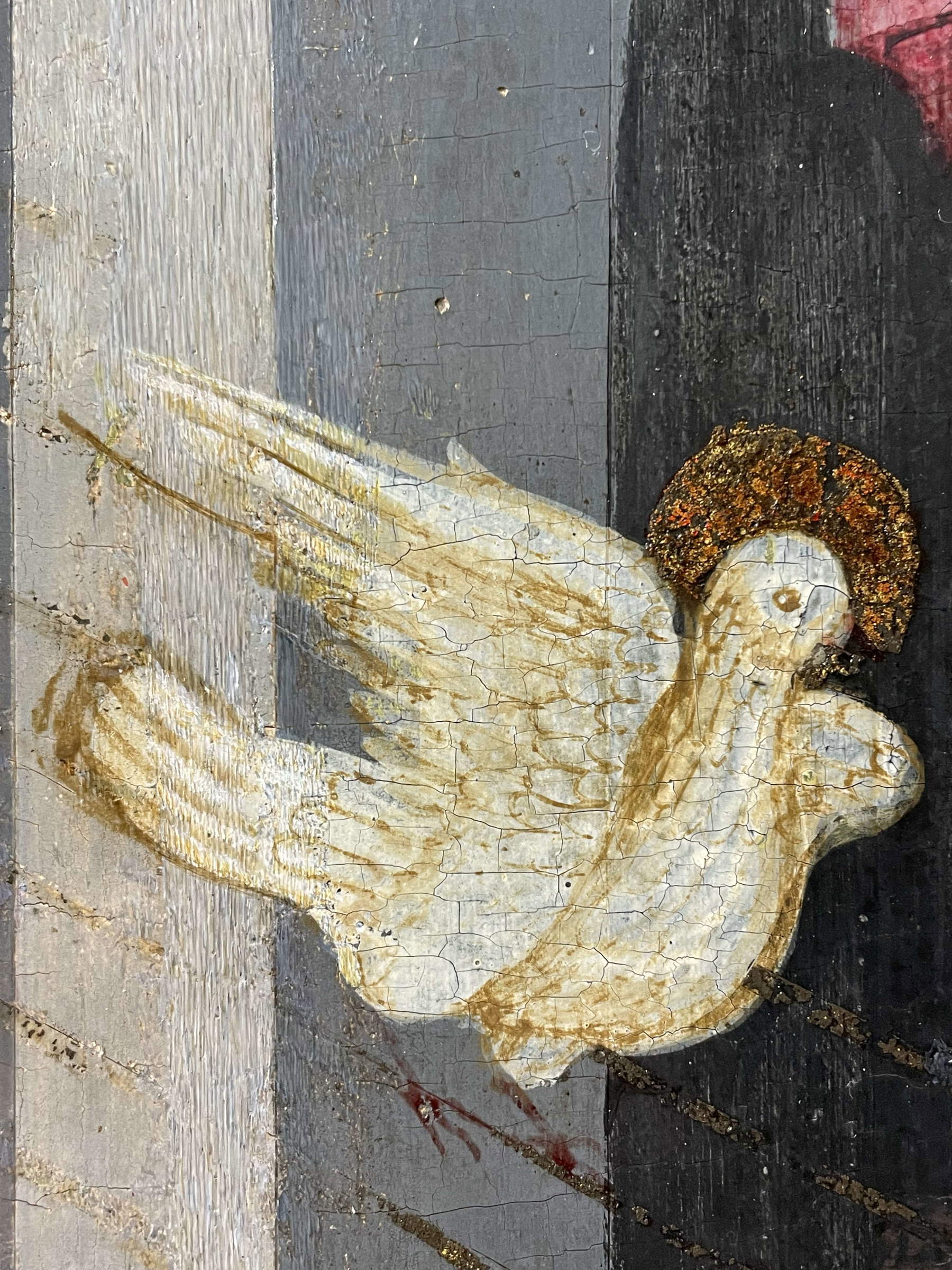 Detalle de la paloma tras la restauración