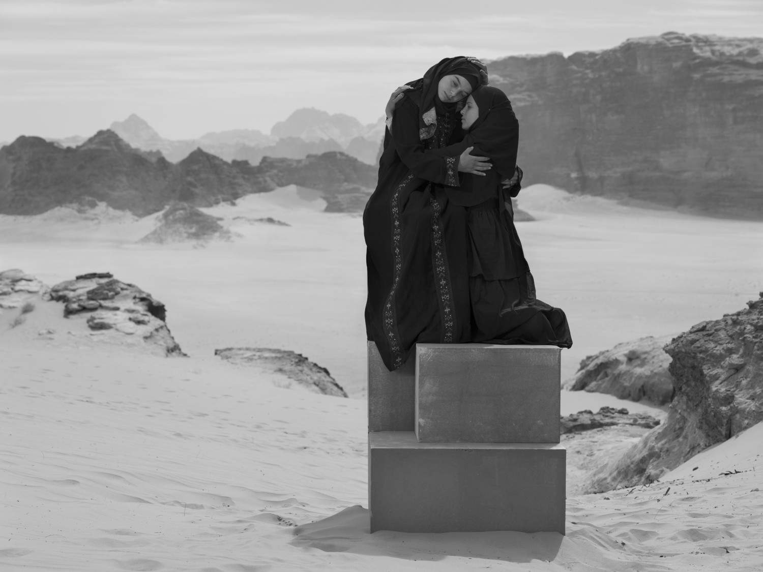 Nick Brandt, Aisha and Mariam, Giordania (2024) &copy; Nick Brandt