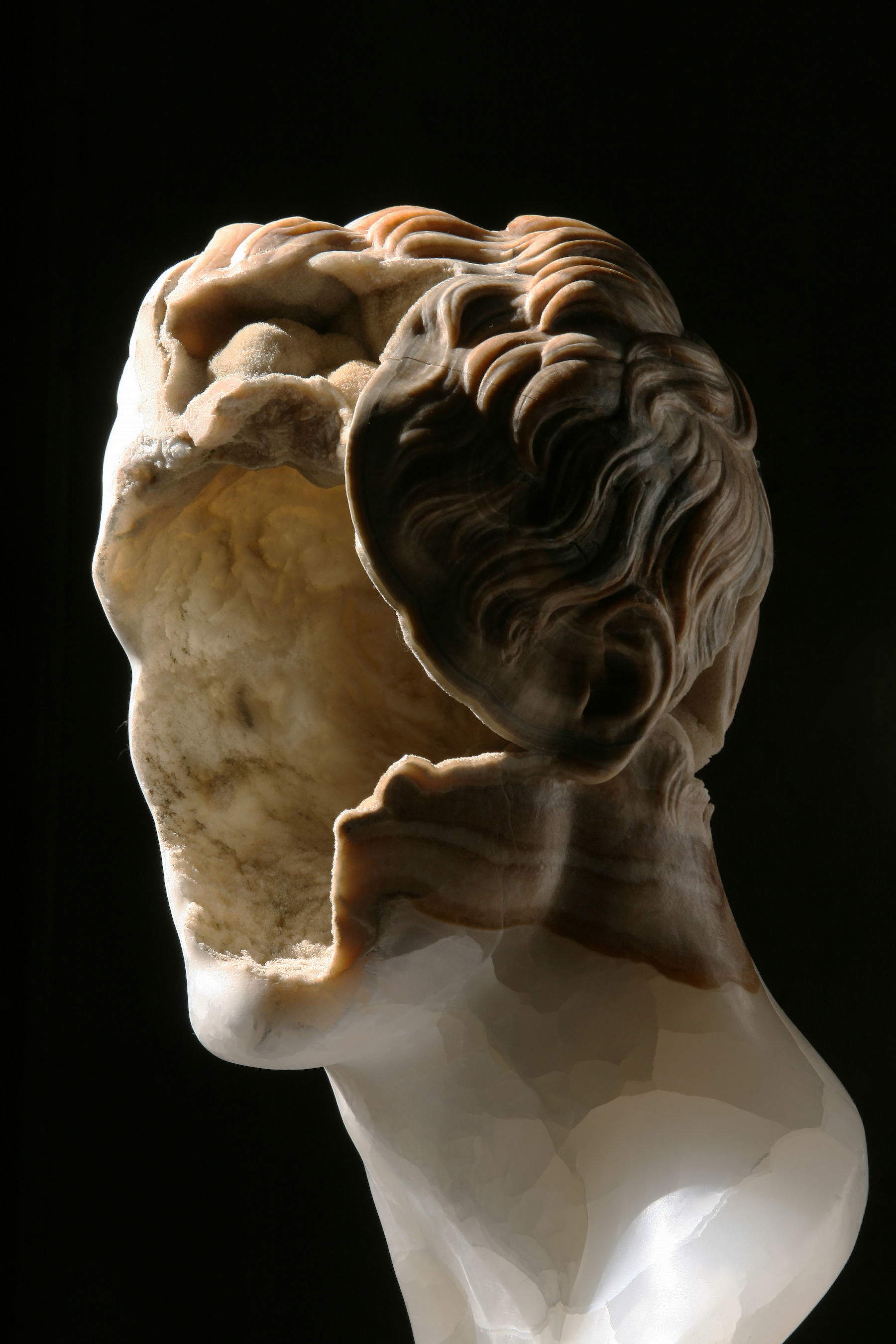 Nicola Samor&igrave;, Greek Language, detail (2017; onyx, 57 x 34 x 34 cm)