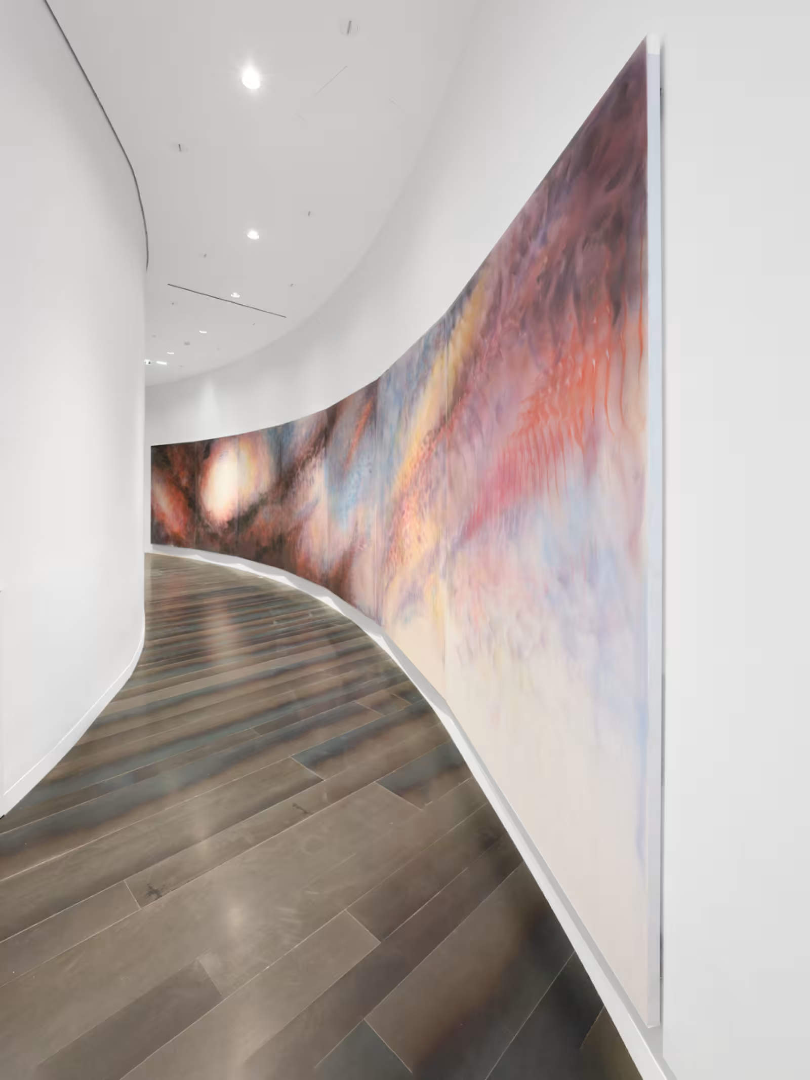 Oliver Beer, „Resonance Painting (Too Many Kids Finding Rain in the Dust)“, 2026, und „Live Stream (La Seine, Paris)“, 2016&ndash;2026. Ausblick auf die Ausstellung „Moteur Imaginaire“, 2026. Mit freundlicher Genehmigung des Künstlers, von Almine Rech und Thaddaeus Ropac. Foto: &copy; Aur&eacute;lien Mole