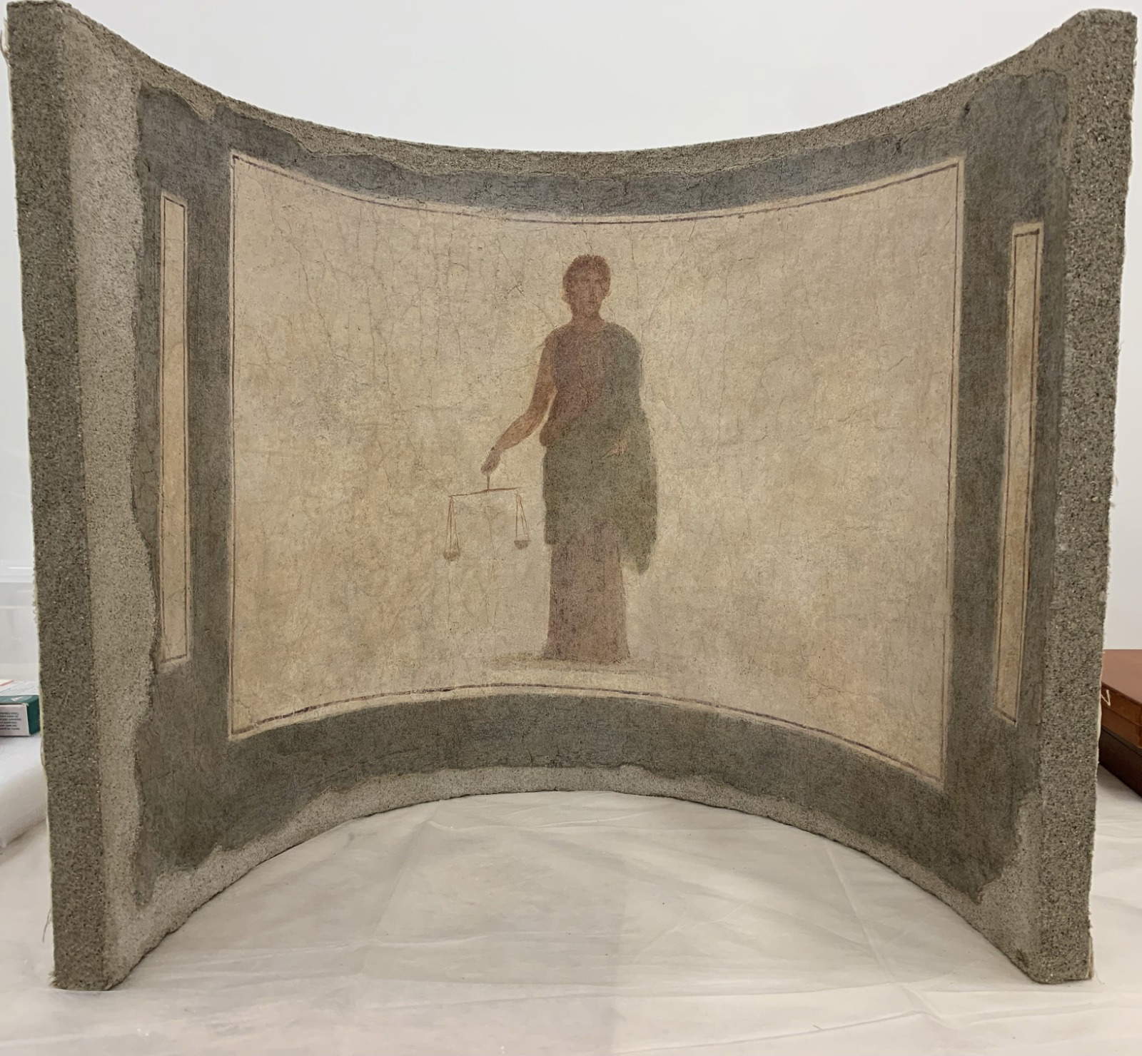 Affresco con Lachesi dopo il restauro