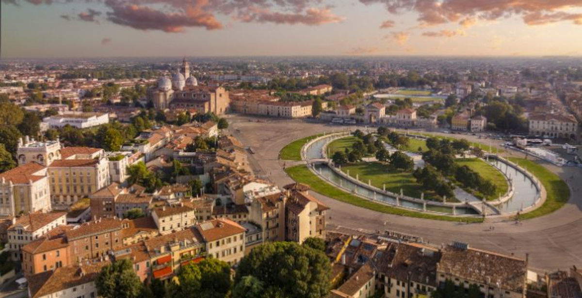 Padua bewirbt sich mit Cattelan und einem internationalen Komitee um den Titel „Hauptstadt der zeitgenössischen Kunst 2028“