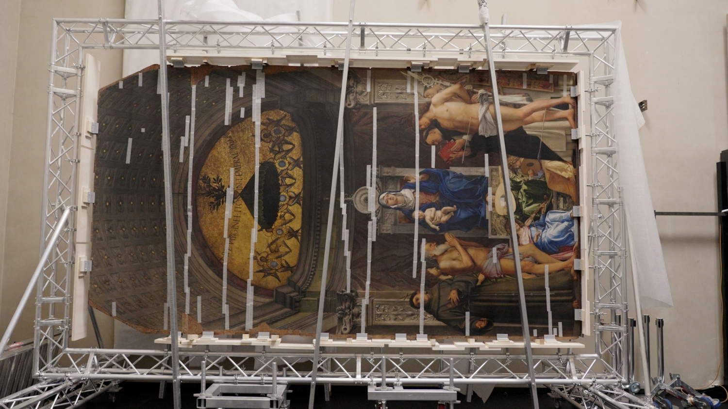 Etappen bei der Bearbeitung des Altars von San Giobbe. Foto von Matteo Panciera