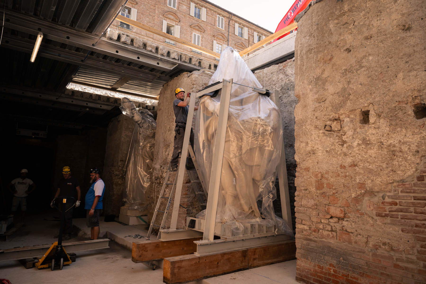 The four large allegorical statues are being placed in the Carlo Emanuele I Gallery of Palazzo Madama. Photo: Alessio Bergadano