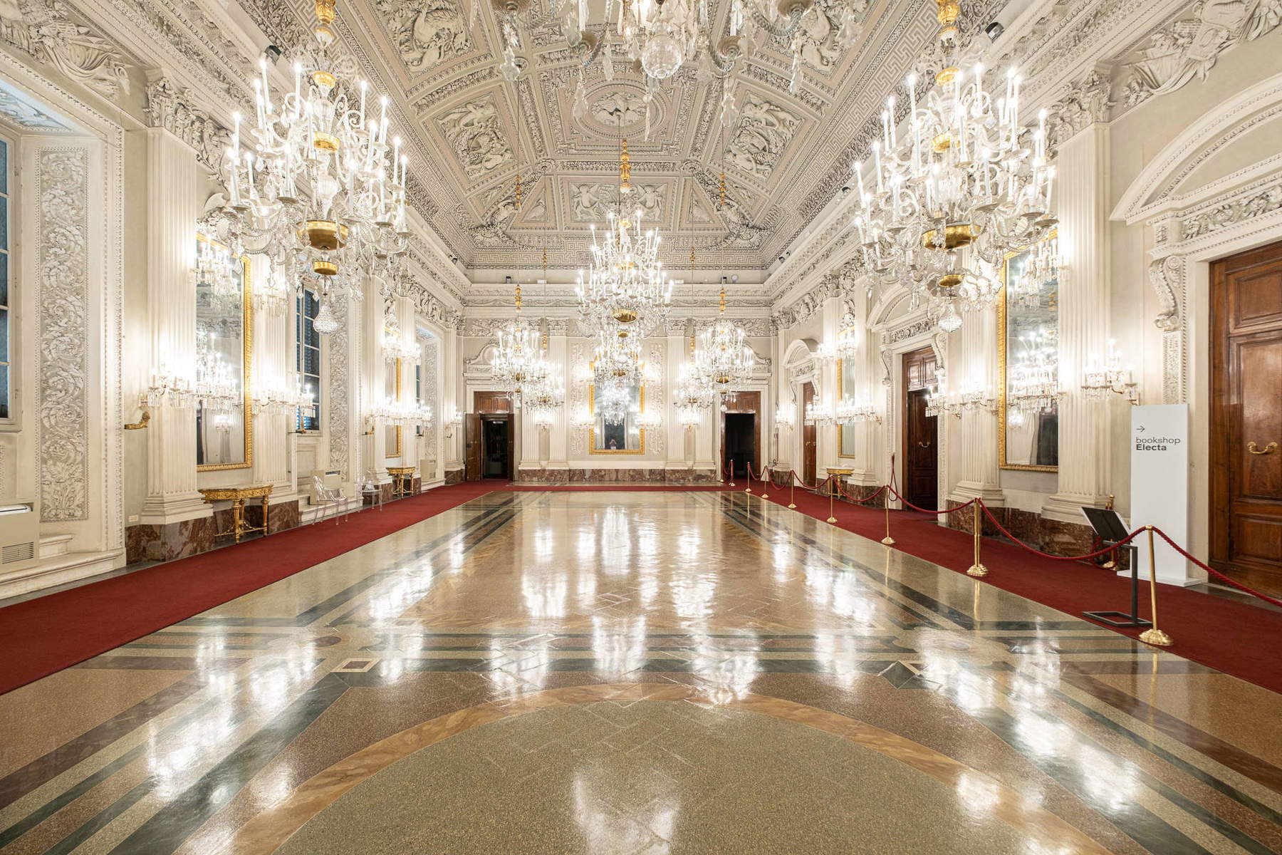 Pitti Palace - White Room (new lighting)
