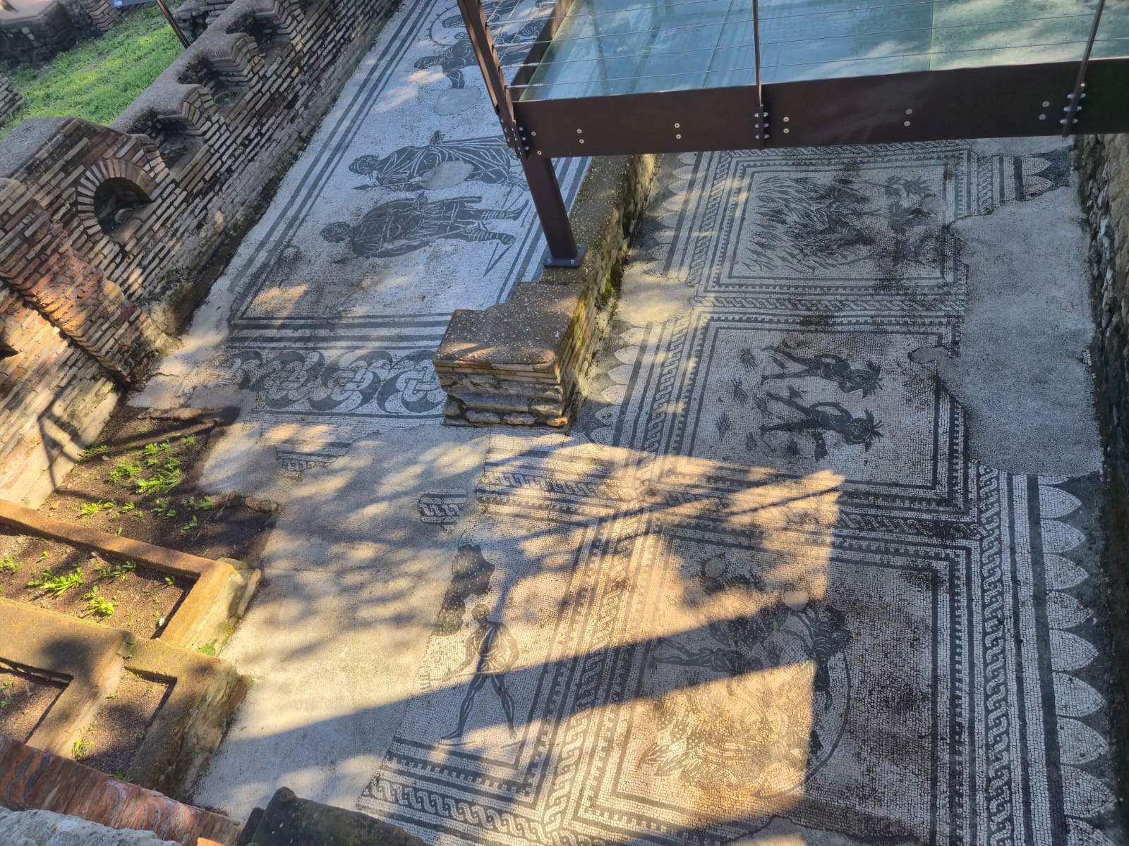 Die Mosaikböden in der Nekropole von Porto auf der Isola Sacra. Foto: Ministerium für Kultur - Archäologischer Park von Ostia Antica