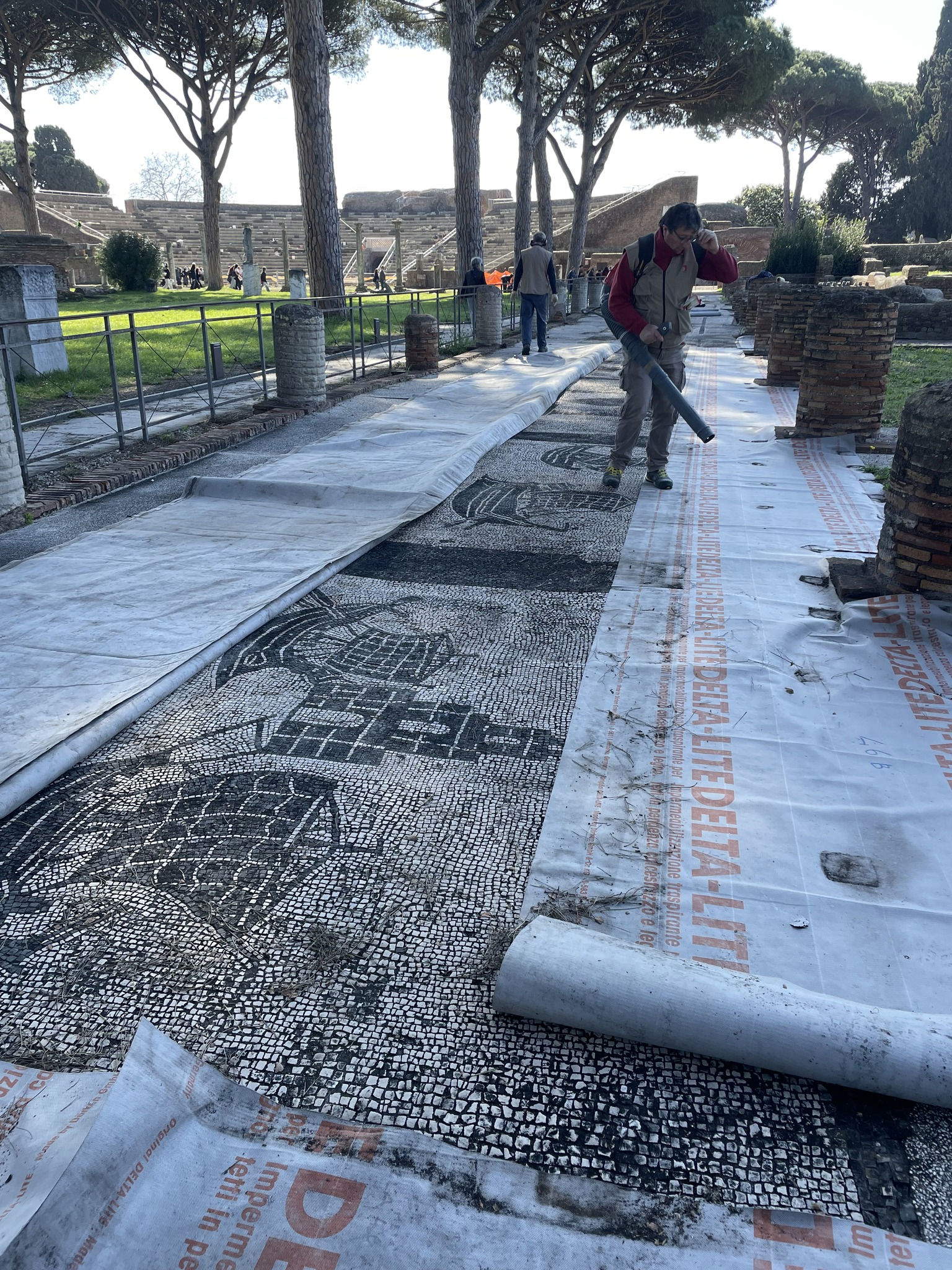 Der Piazzale delle Corporazioni. Foto: Ministerium für Kultur - Archäologischer Park Ostia Antica