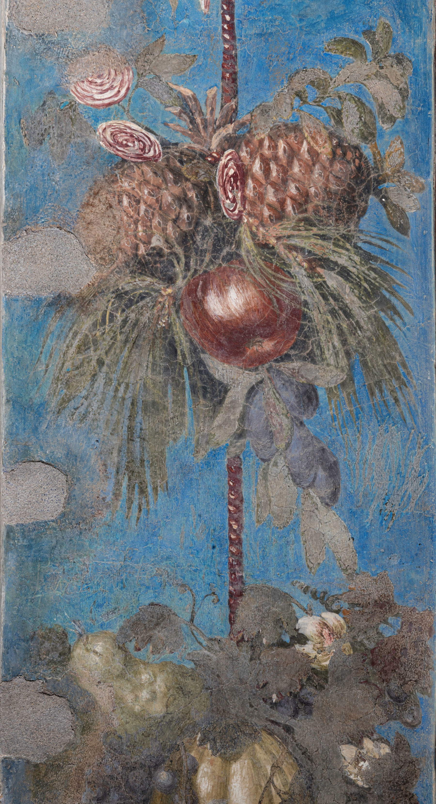 Westwand, 6. Joch, rechte Rückwand. Pflanzengirlande, nach der Restaurierung. Foto von G. Capone, 10.09.2020 (Copyright &copy; Governatorato SCV &ndash; Direktion der Museen. Alle Rechte vorbehalten)