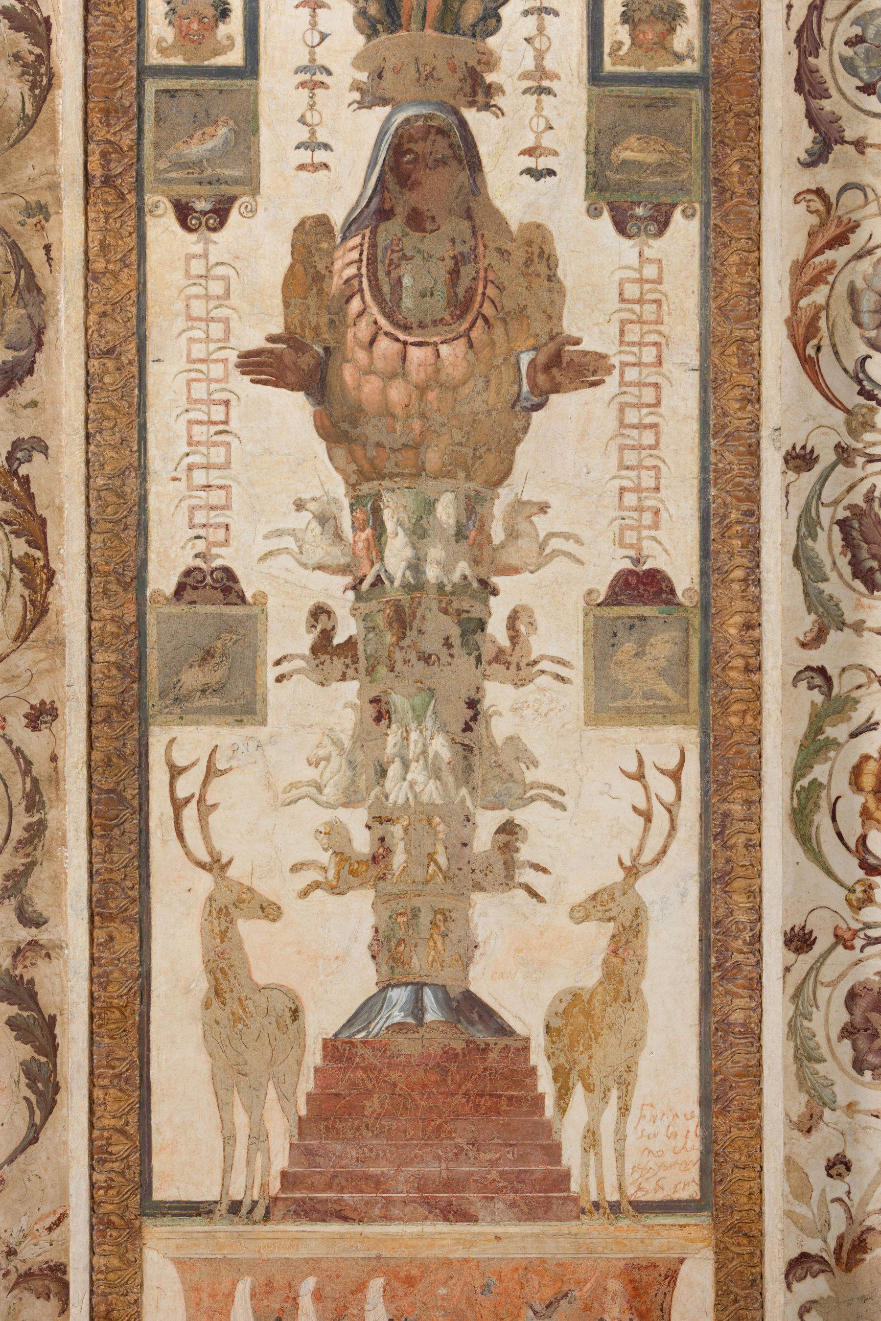 Westwand, 6. Joch, Pilaster. Diana von Ephesos nach der Restaurierung. Foto: A. Prinzivalle, 06.02.2024 (Copyright &copy; Gouvernement SCV &ndash; Museumsdirektion. Alle Rechte vorbehalten)