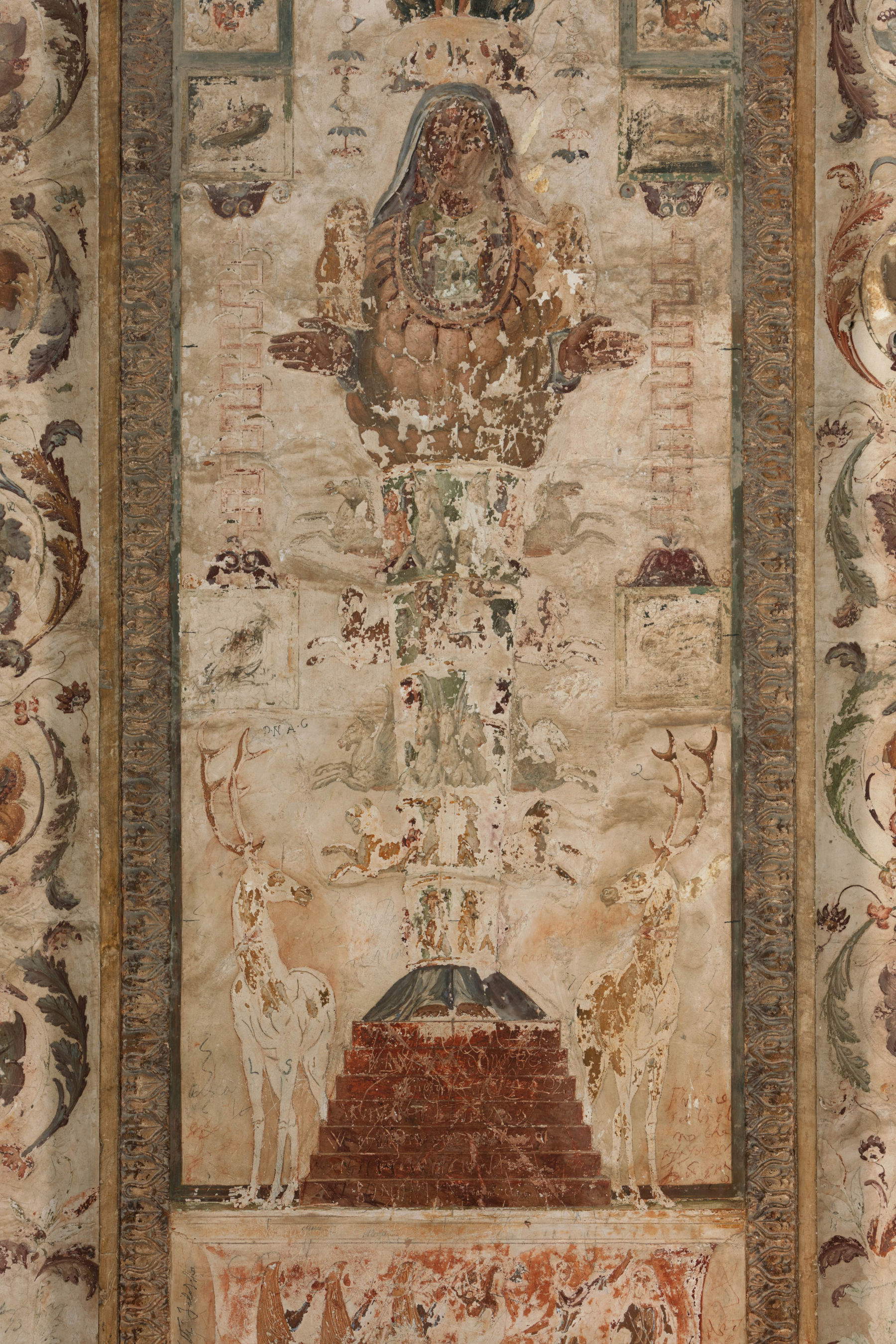 Westwand, 6. Joch, Pilaster. Diana von Ephesos, vor der Restaurierung. Foto: A. Prinzivalle, 28.10.2022 (Copyright &copy; Gouvernement SCV &ndash; Museumsdirektion. Alle Rechte vorbehalten)