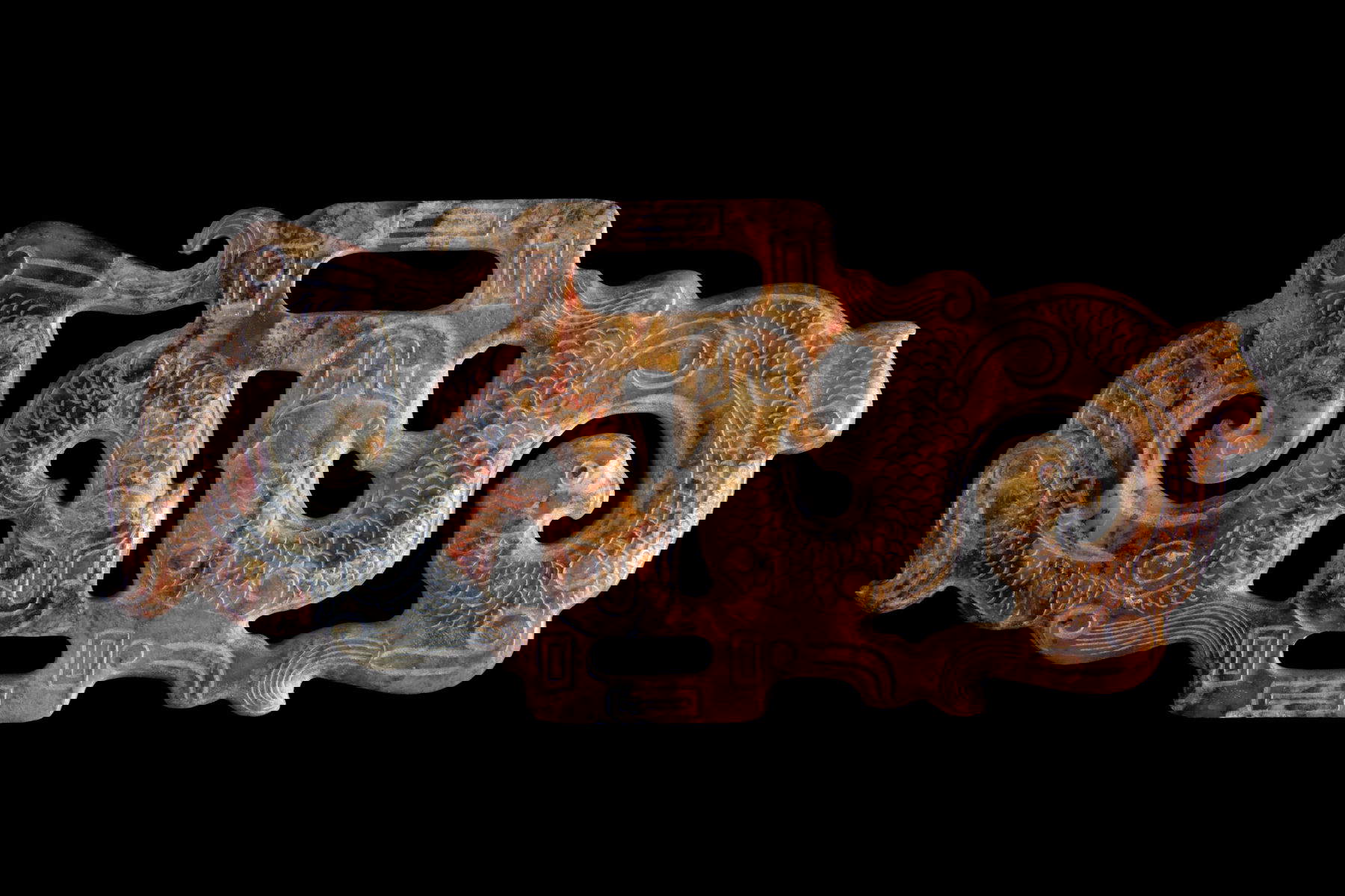 Pendente in giada con draghi e fenici, Cina (giada traforata, 9x19 cm circa) Foto: Viscontea Casa d&rsquo;Aste