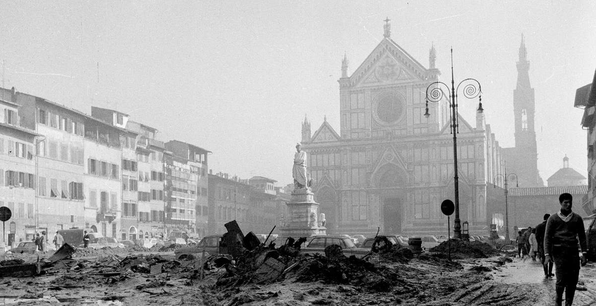 Die Überschwemmung in Florenz in acht Fotos: Das KHI der Stadt rekonstruiert das Jahr 1966 Die Überschwemmung in Florenz in acht Fotos: Das KHI der Stadt rekonstruiert das Jahr 1966