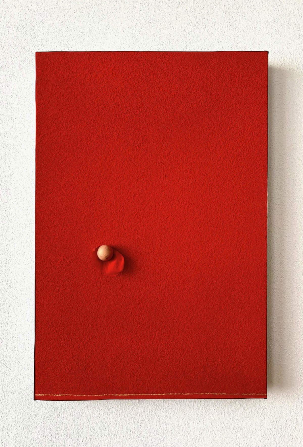 Pier Paolo Calzolari, Ensemble (2006; Öltempera auf Milchbasis auf Leinwand, Wanne aus Eisen und Blei, 314 &times; 410 &times; 305 cm)