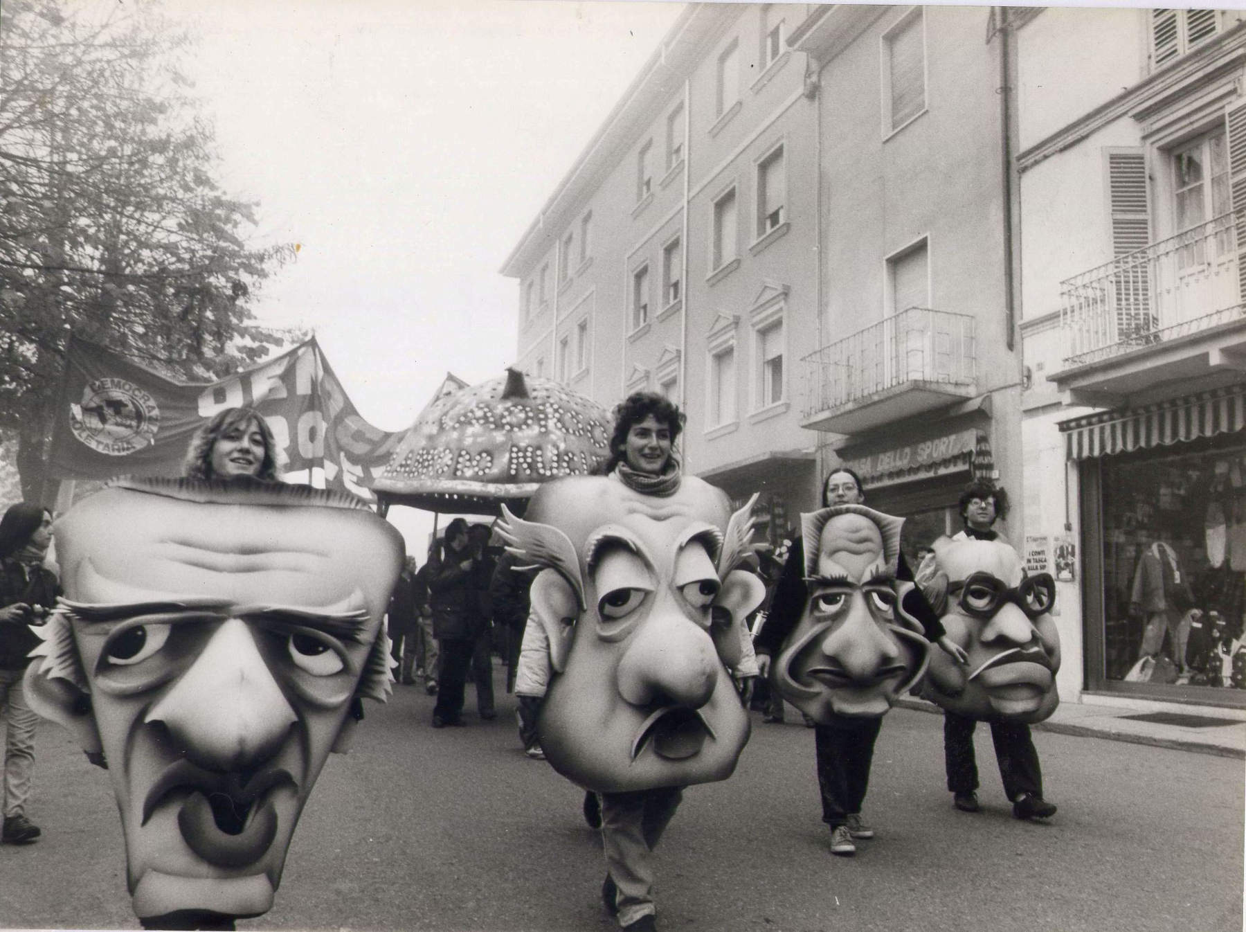 Piero Gilardi, Manifestación central de Caorso (1987). Por cortesía de la Fundación Centro de Estudios Piero Gilardi